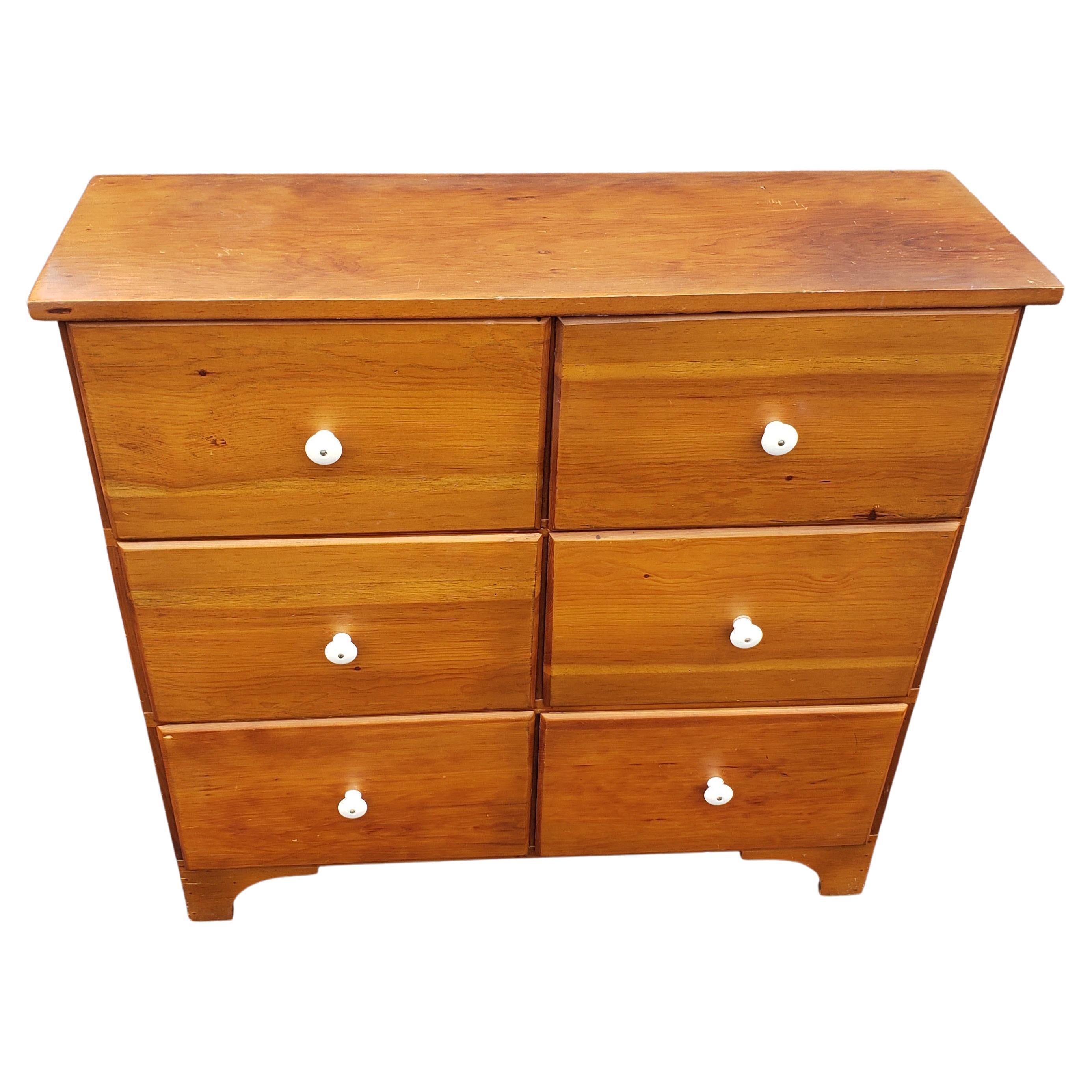 An Early 20th solid pine 6-drawer american colonial style side cabinet chest of drawers. Flawlessly working drawers.
 
