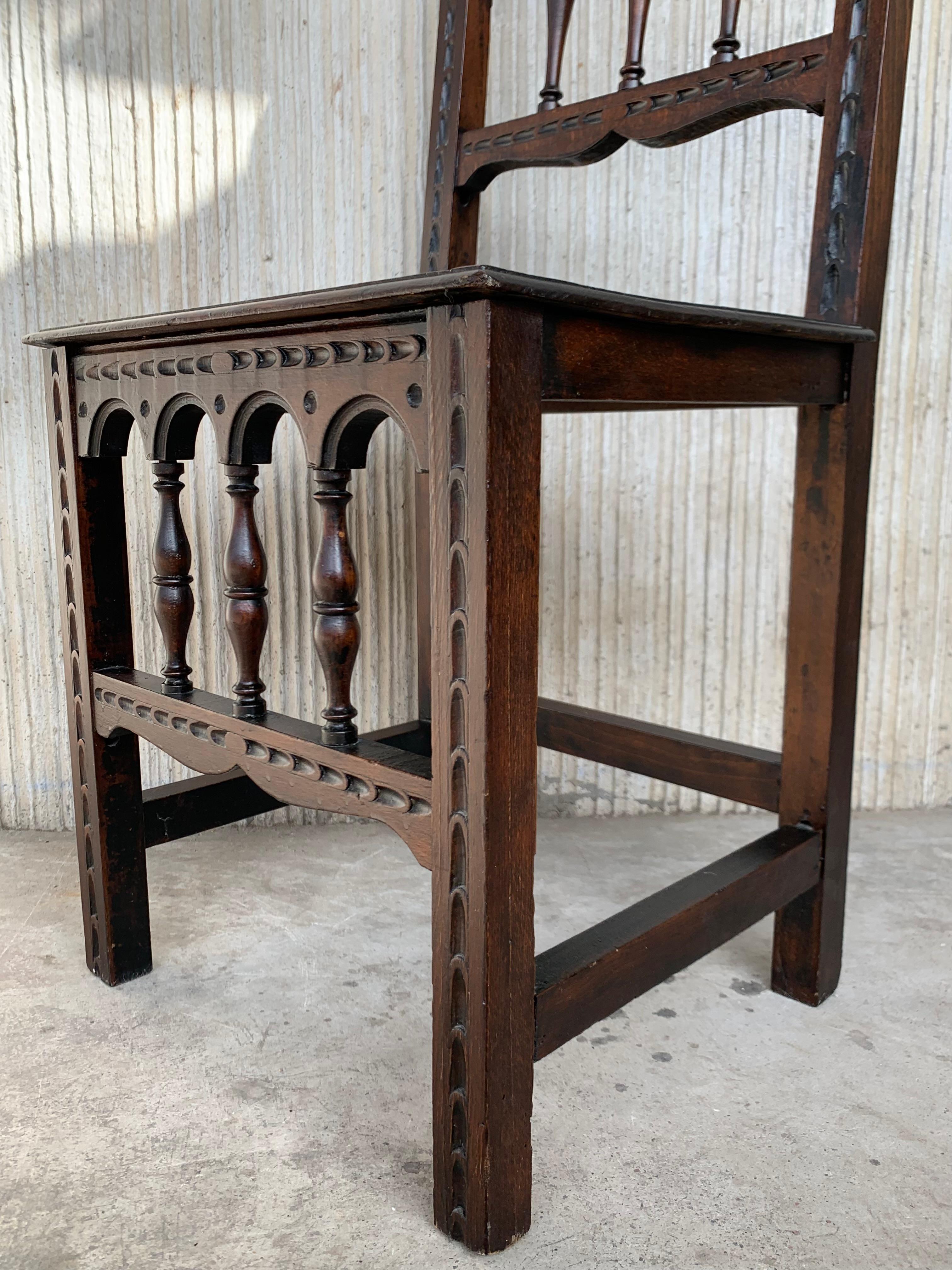 Early 20th Set of Four Spanish Carved Chairs with Wood Seat For Sale 4