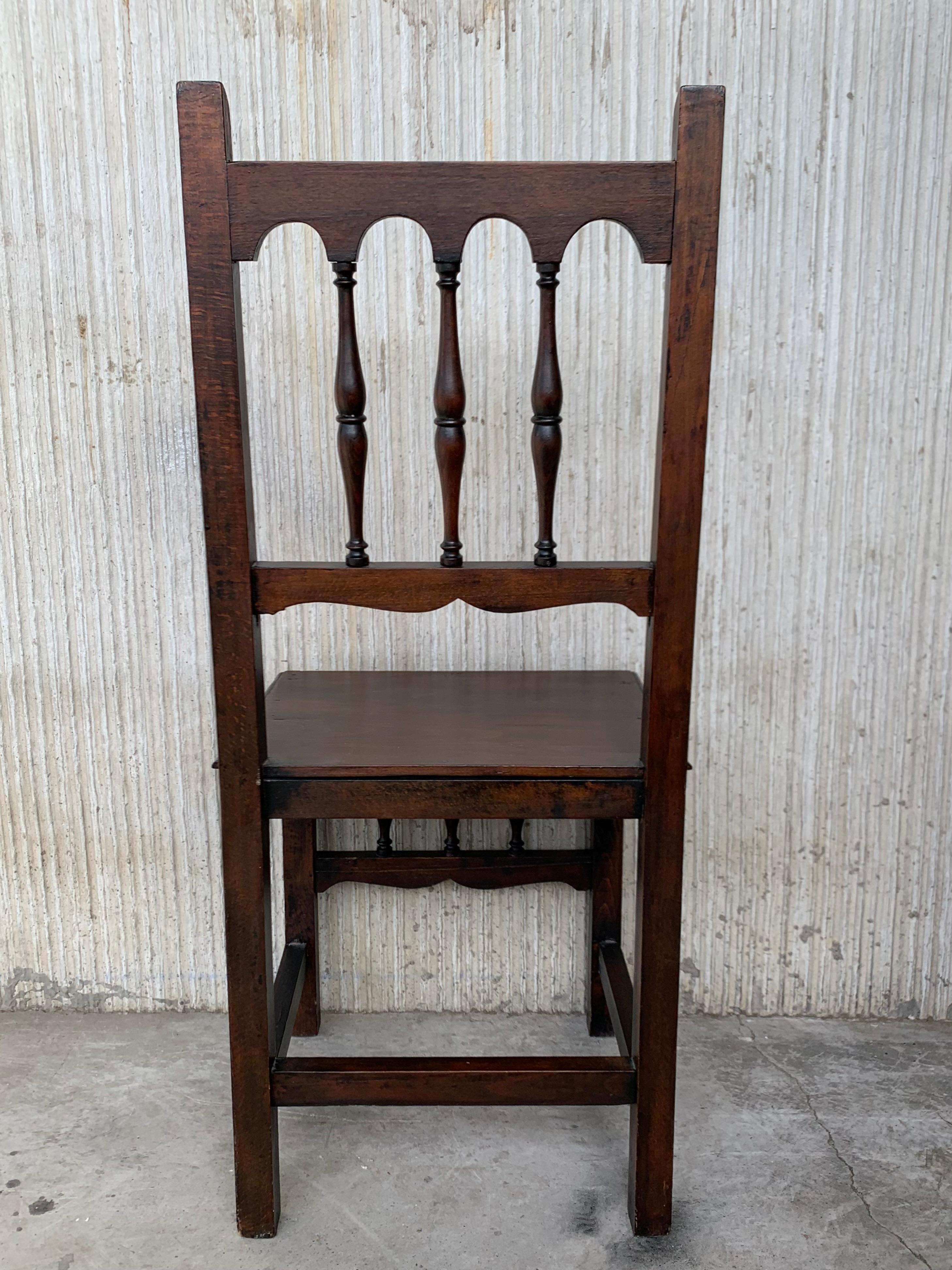 Early 20th Set of Four Spanish Carved Chairs with Wood Seat For Sale 2