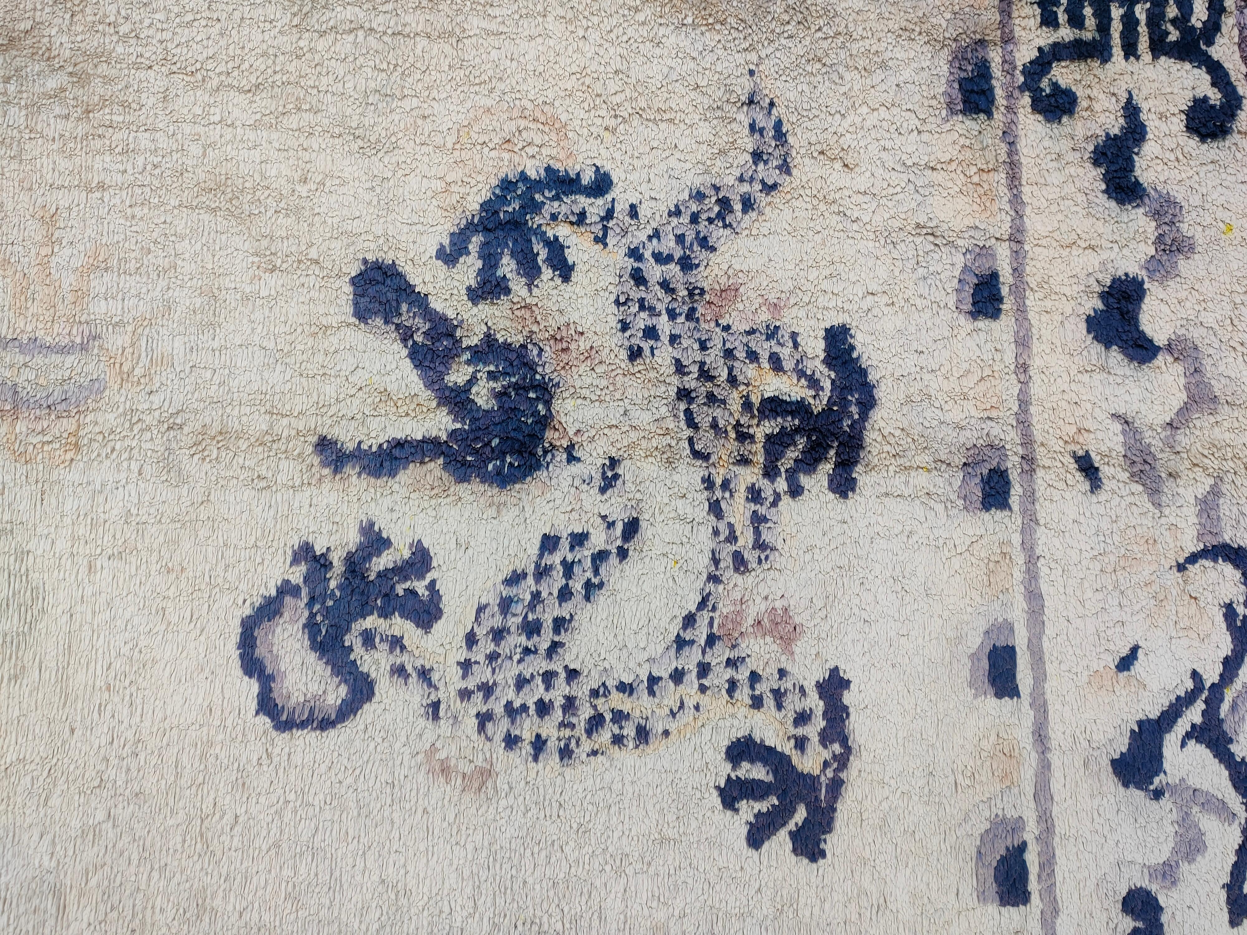 Early 20th Silk Chinese Dragon Carpet ( 4' x  6' - 122 x 183 )  For Sale 3