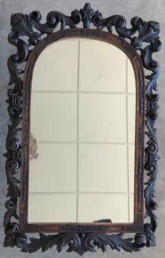 Specchio intagliato Black Forest dei primi del Novecento spagnolo con motivo floreale