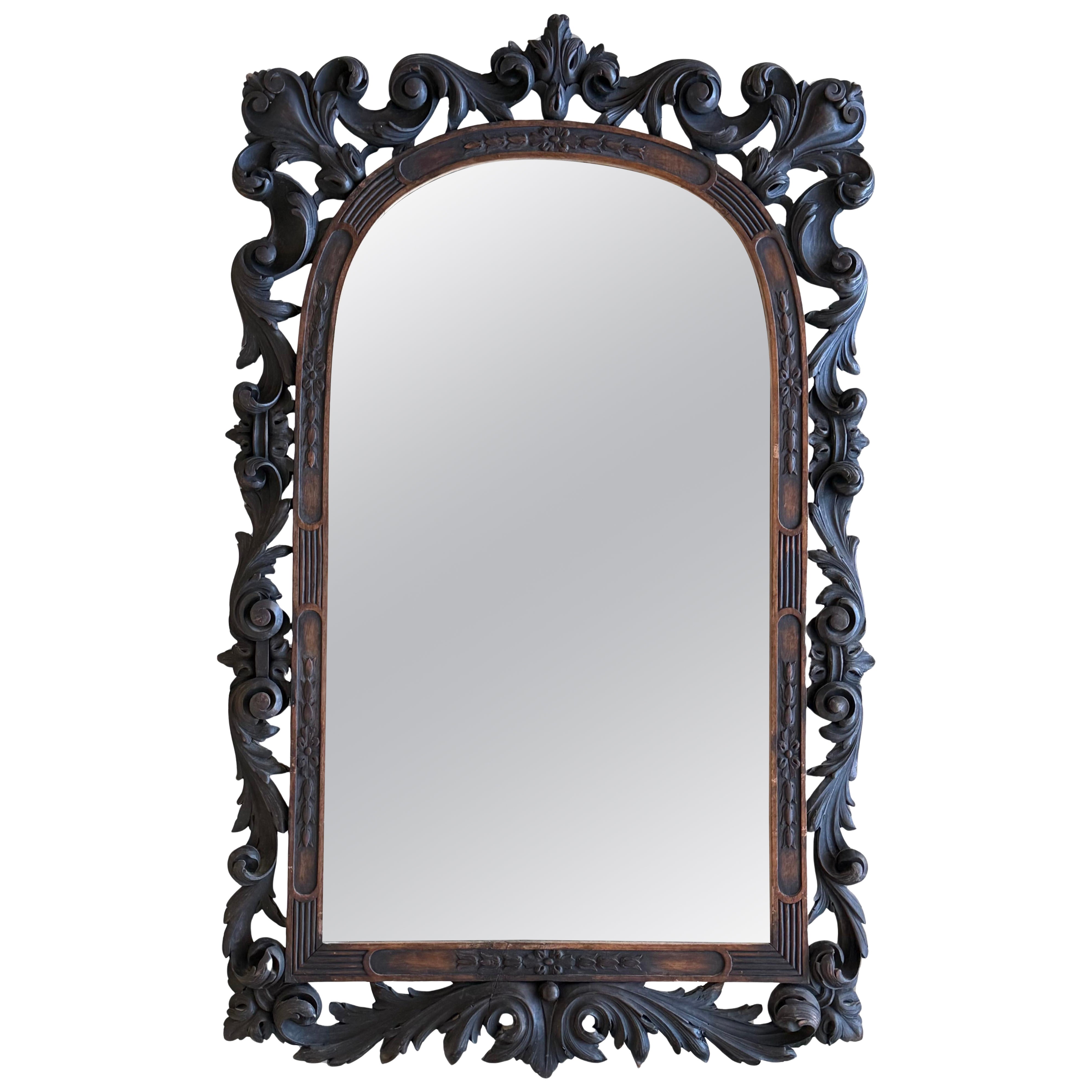 Miroir sculpté à motif floral du début du 20e siècle à Black Forest (Espagne) en vente