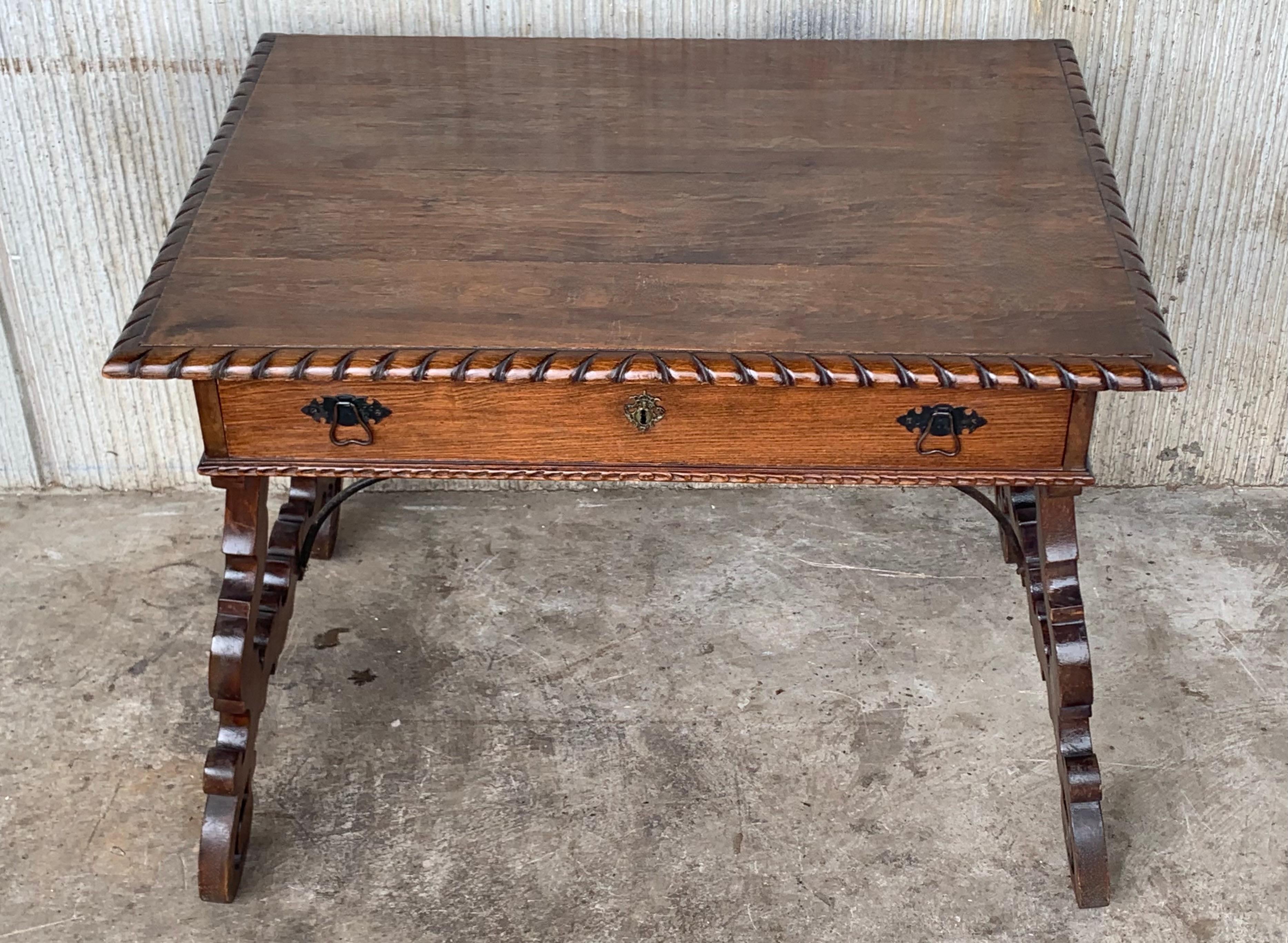 Early 20th Spanish Desk with Lyre Legs and Carved Edges on Top In Good Condition For Sale In Miami, FL