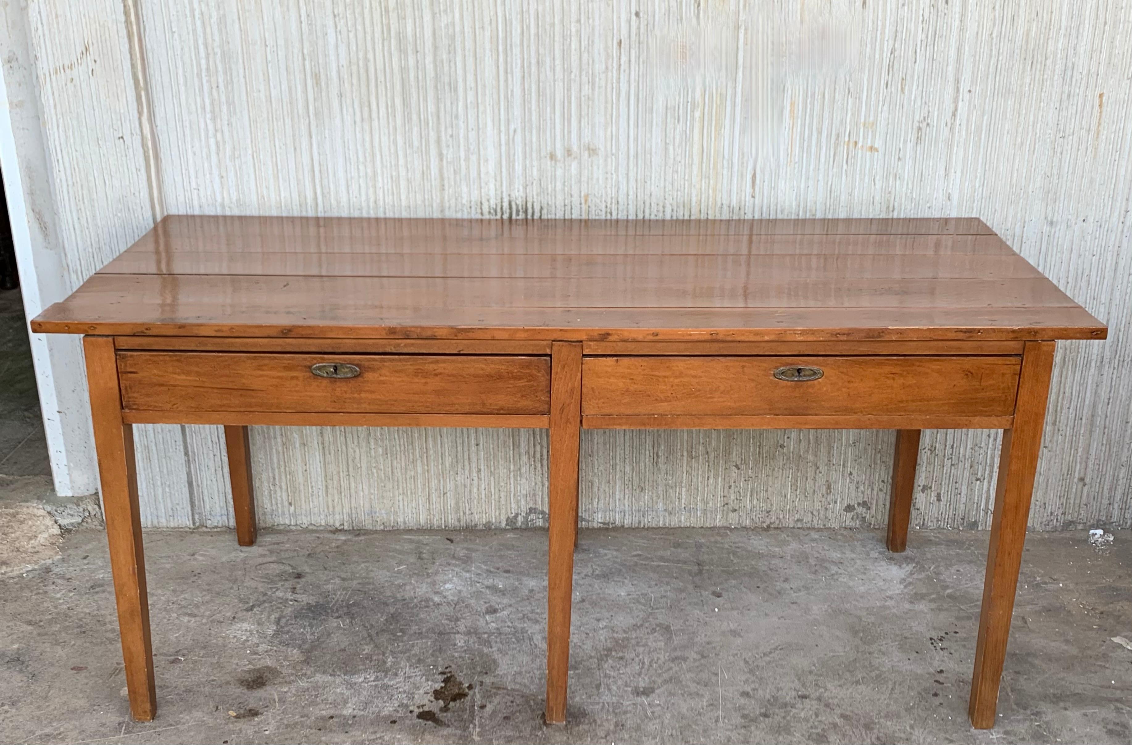 A charming early 20th century Spanish pine farm table with six legs and a wonderfully well-worn finish from a century of use. Table works well for dining, but can also be used as a desk, work table or butcher block.
The table will be perfectly