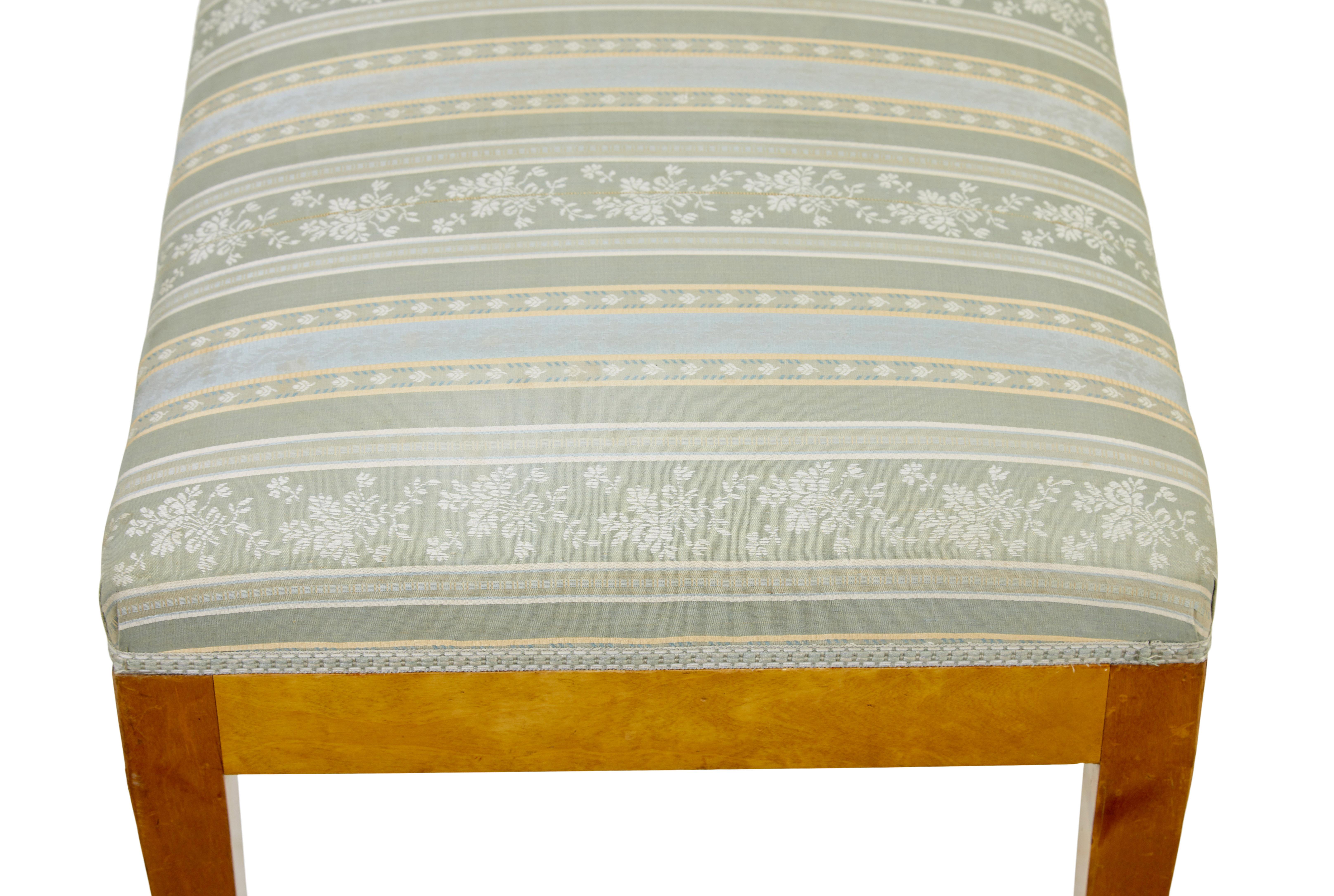 Taburete largo de dormitorio de abedul sueco de principios del siglo XX en venta 1