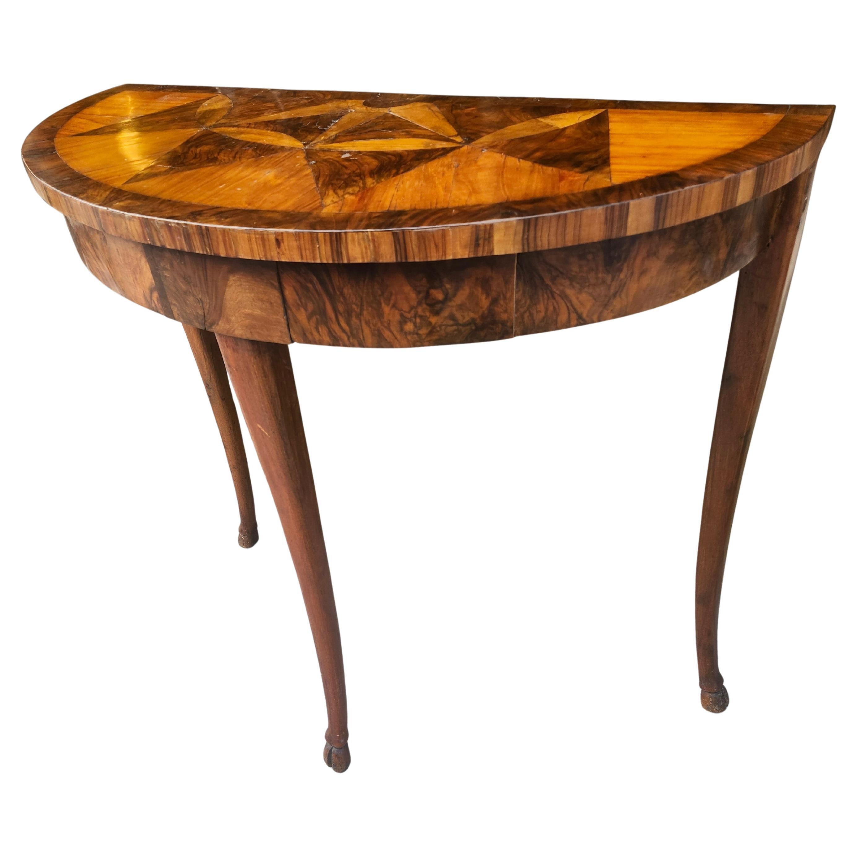 Français Table console Demilune Art Déco du début du 20e siècle avec plateau marqueté et deux tiroirs en vente