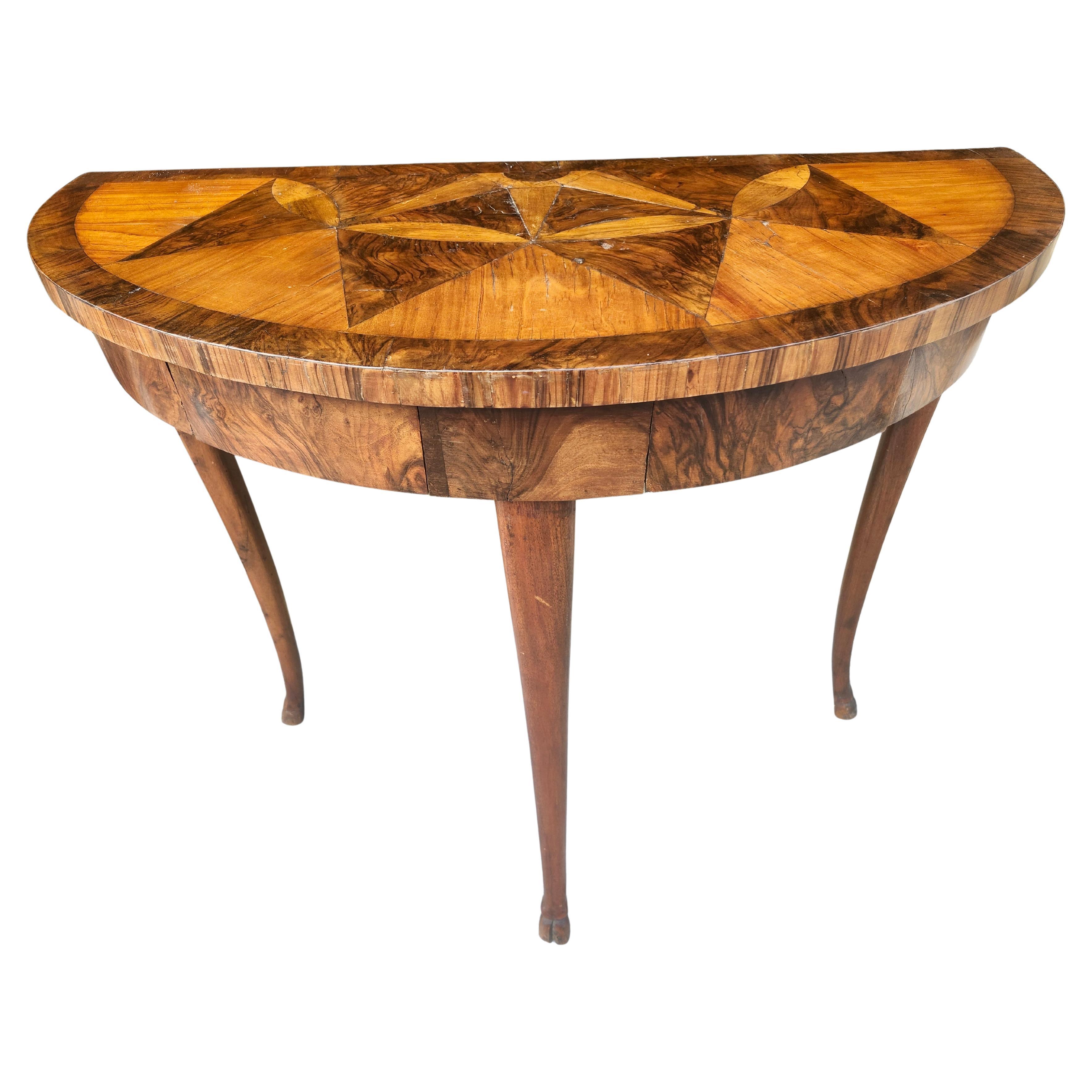 Table console Demilune Art Déco du début du 20e siècle avec plateau marqueté et deux tiroirs Bon état - En vente à Port Jervis, NY
