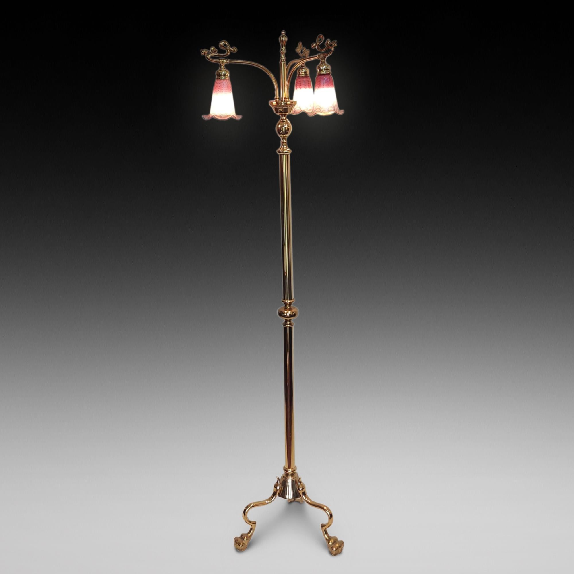 Lampe standard en laiton Art Nouveau du début du 20e siècle en vente 8
