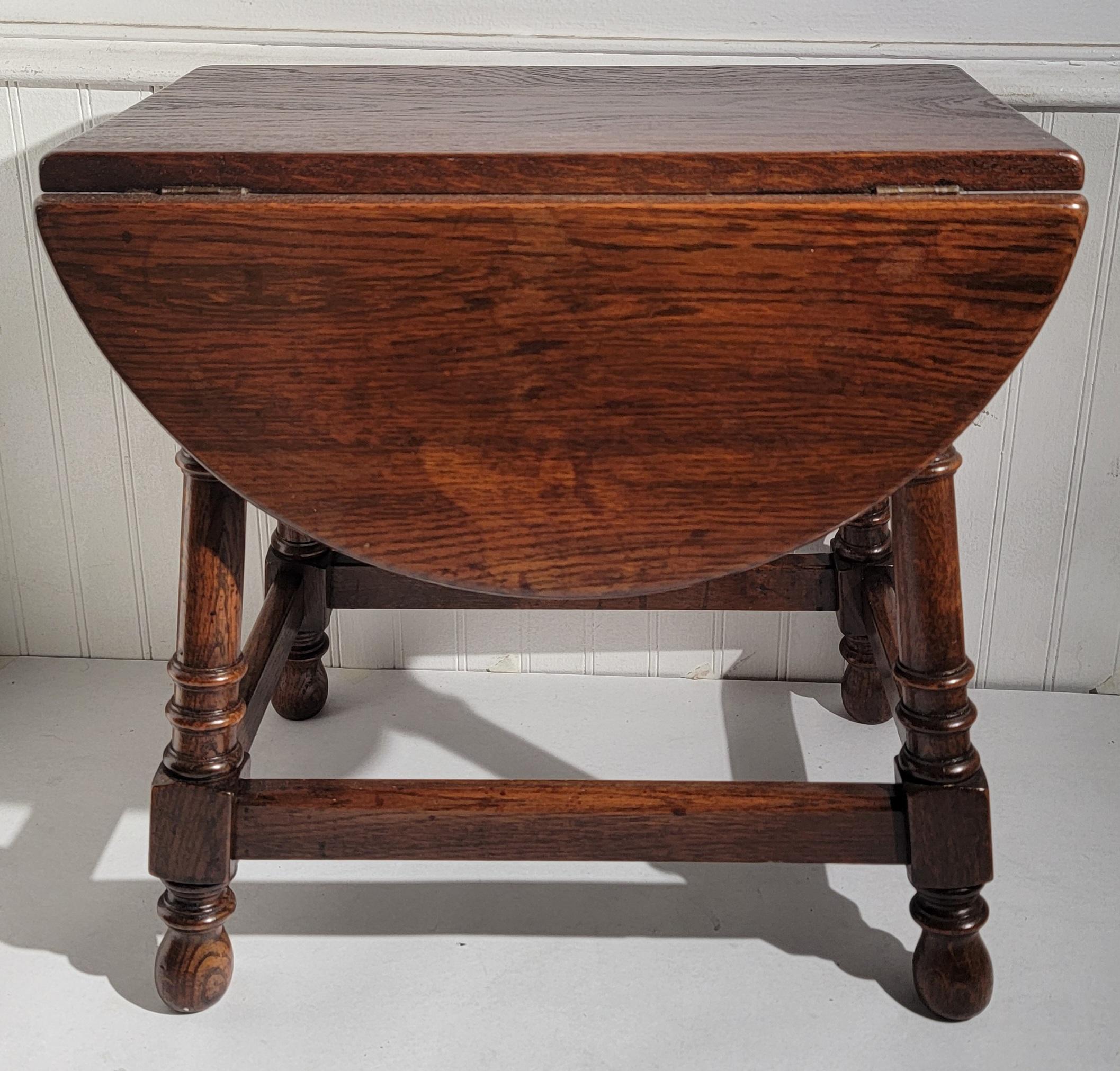 American Early 20Thc Arts & Crafts Side Table For Sale