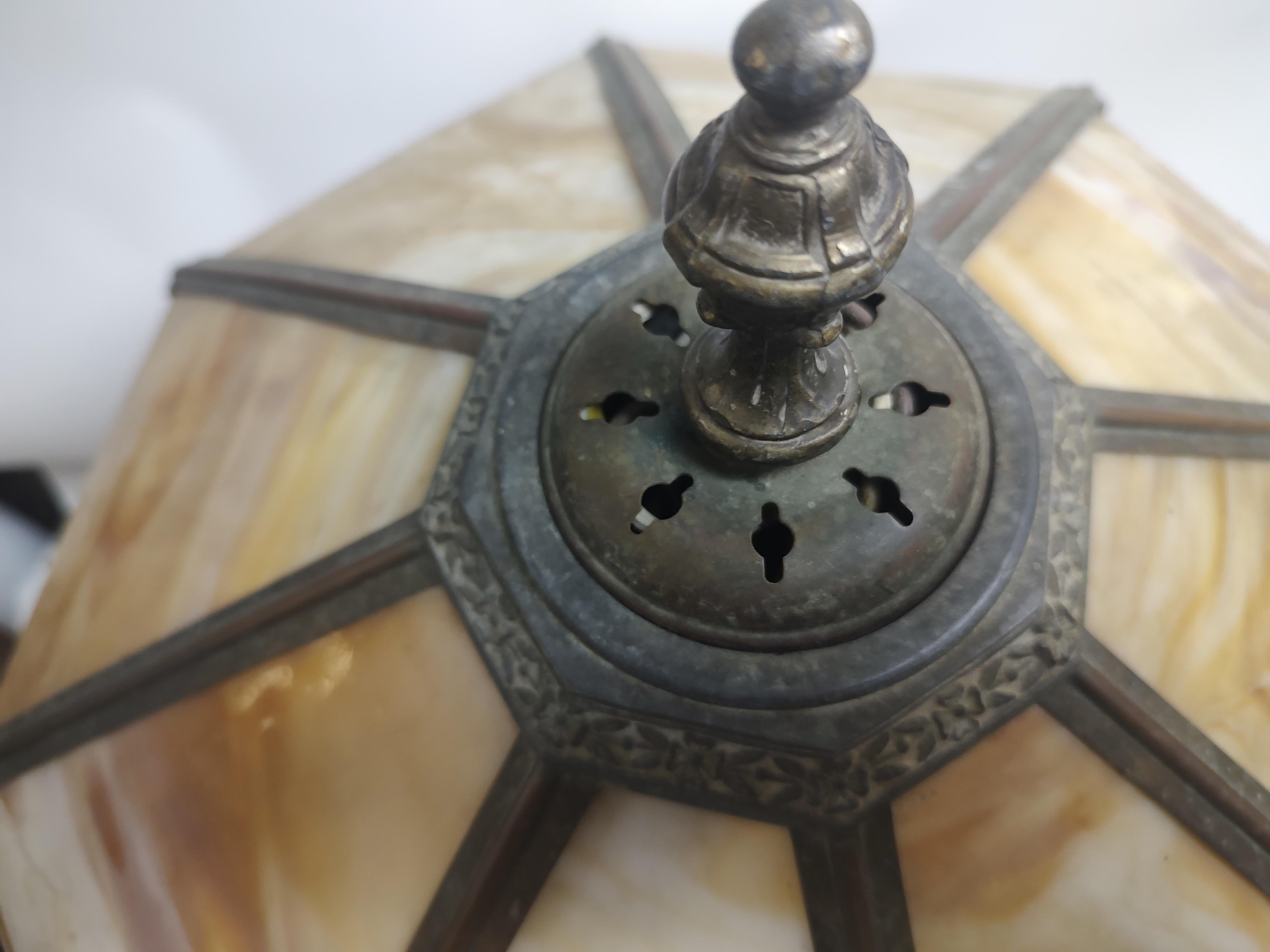 Lampe de table en bronze à panneaux de verre torsadé style Handel  en vente 4