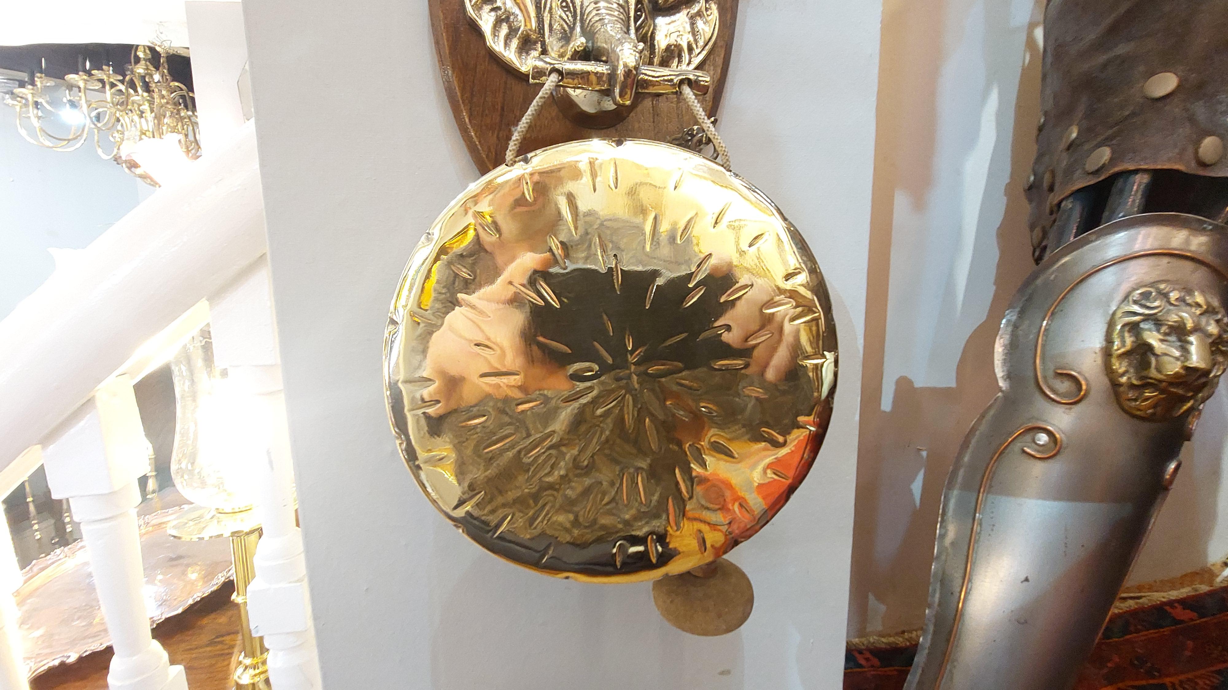 XX secolo Gong in ottone e Oak dei primi del Novecento in vendita