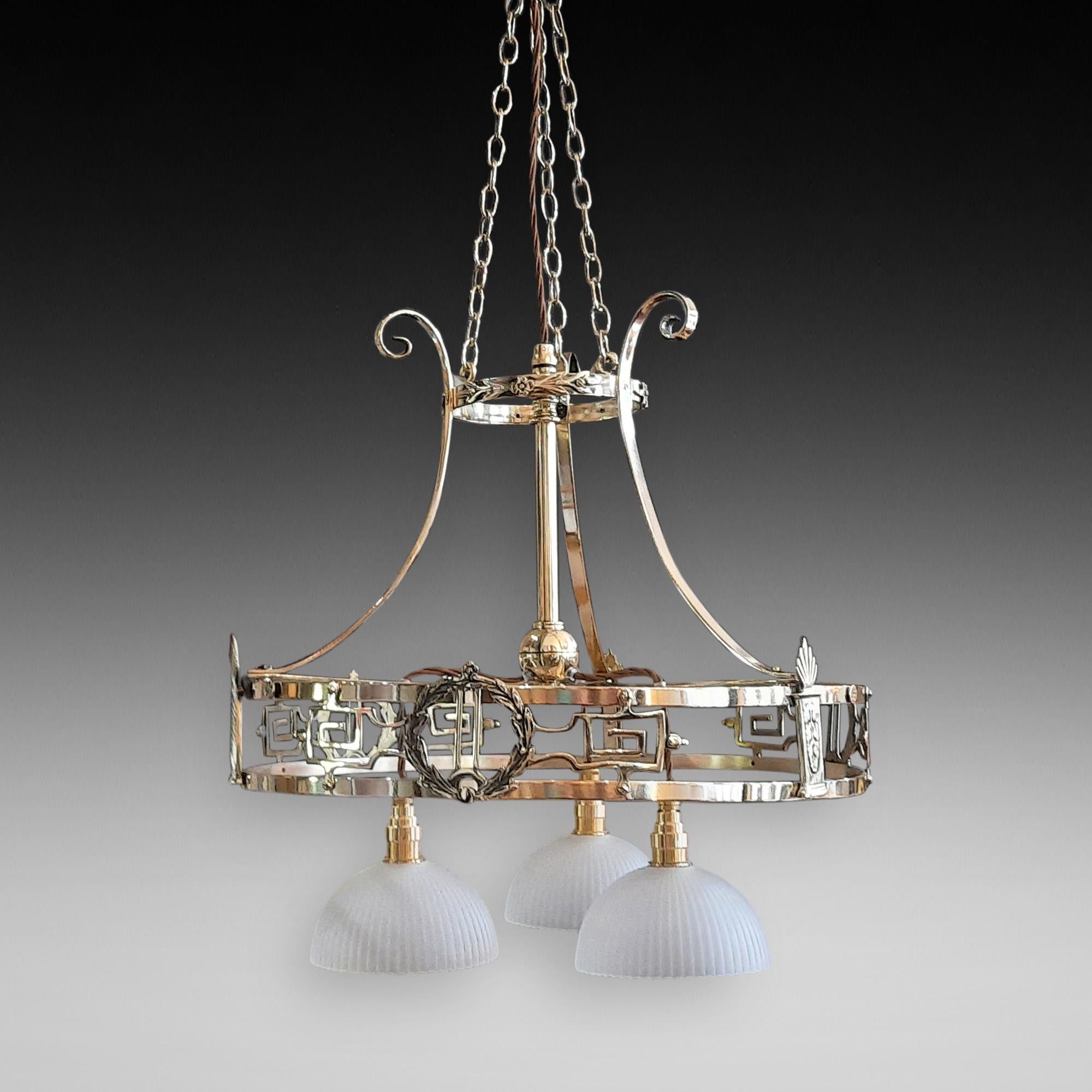 Neoclassico Lampadario in ottone dei primi del Novecento in vendita