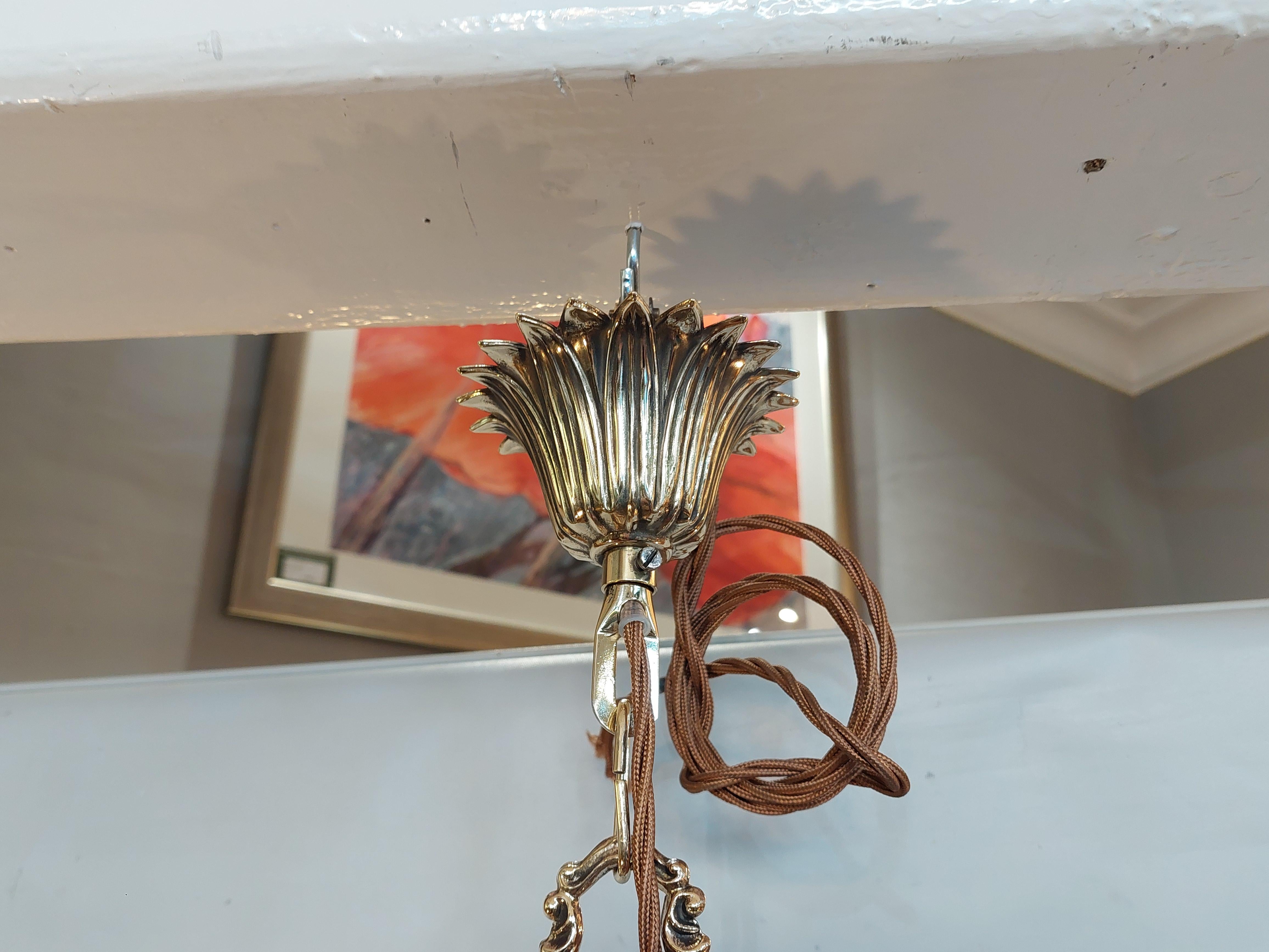 Anglais Lustre de style rococo en laiton du début du 20e siècle en vente