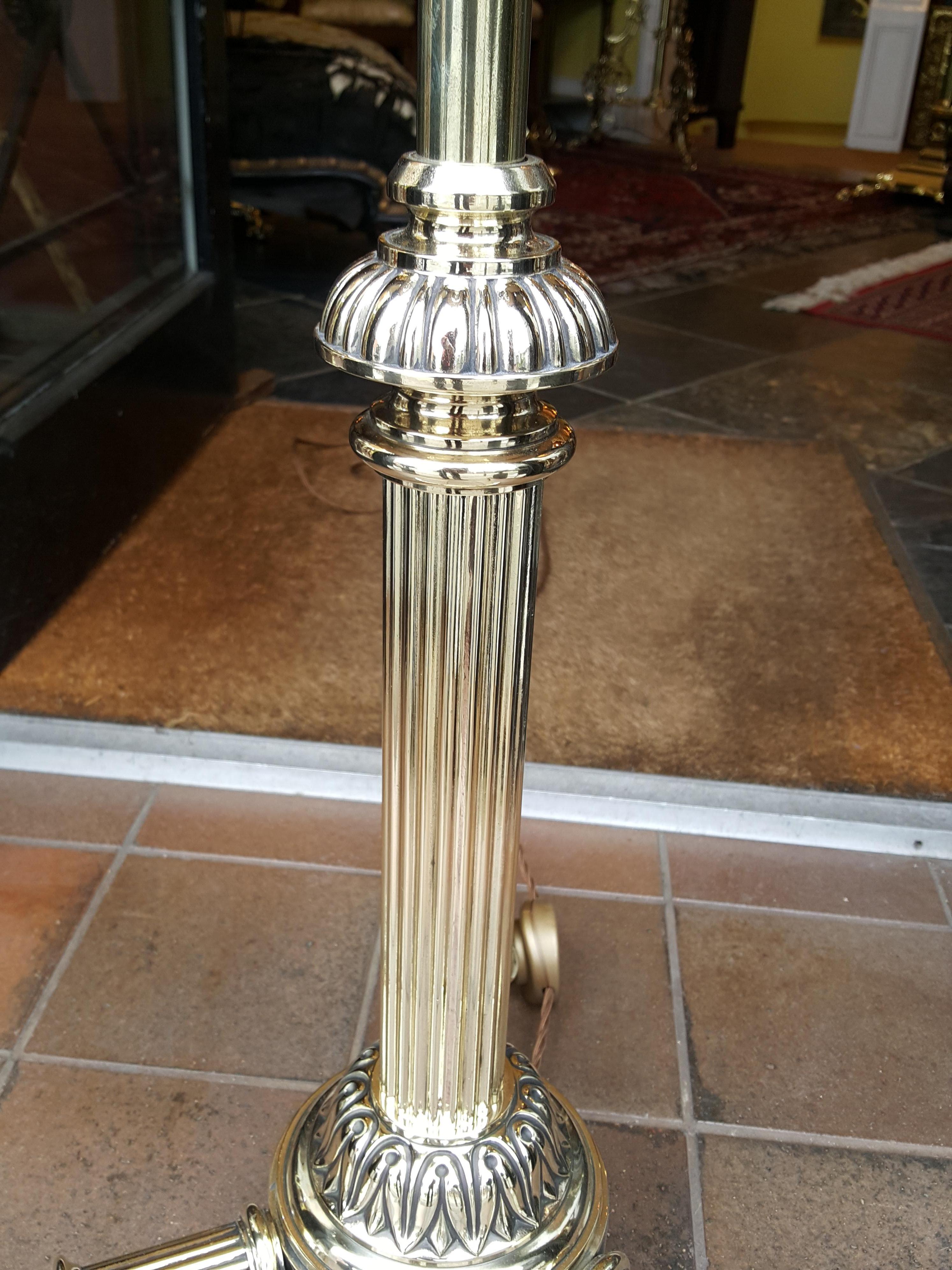 Early 20th Century Brass Standard Lamp In Good Condition For Sale In Altrincham, Cheshire