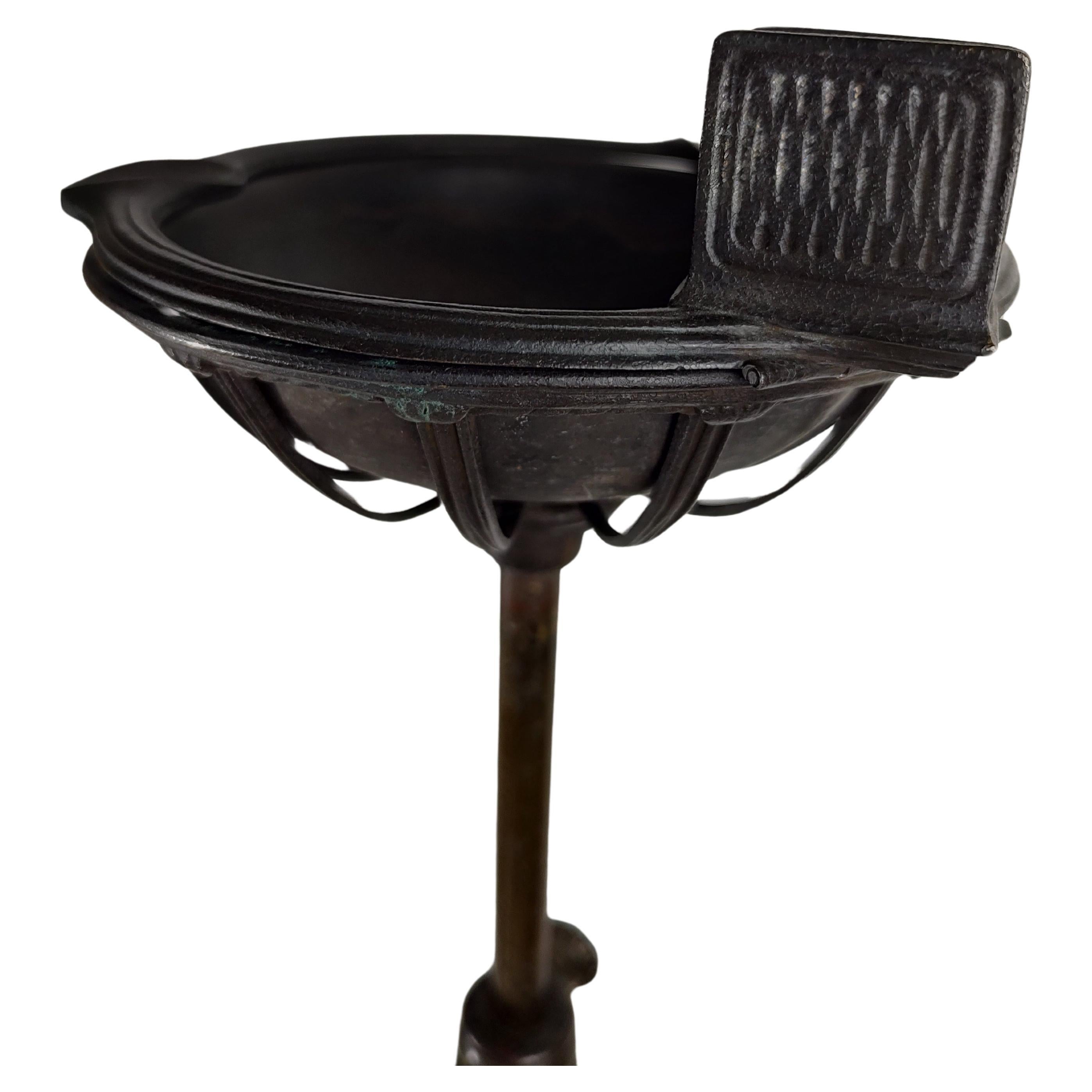 Fait main Porte-cendres et porte-allumettes en bronze du début du 20e siècle par Tiffany Studios New York en vente