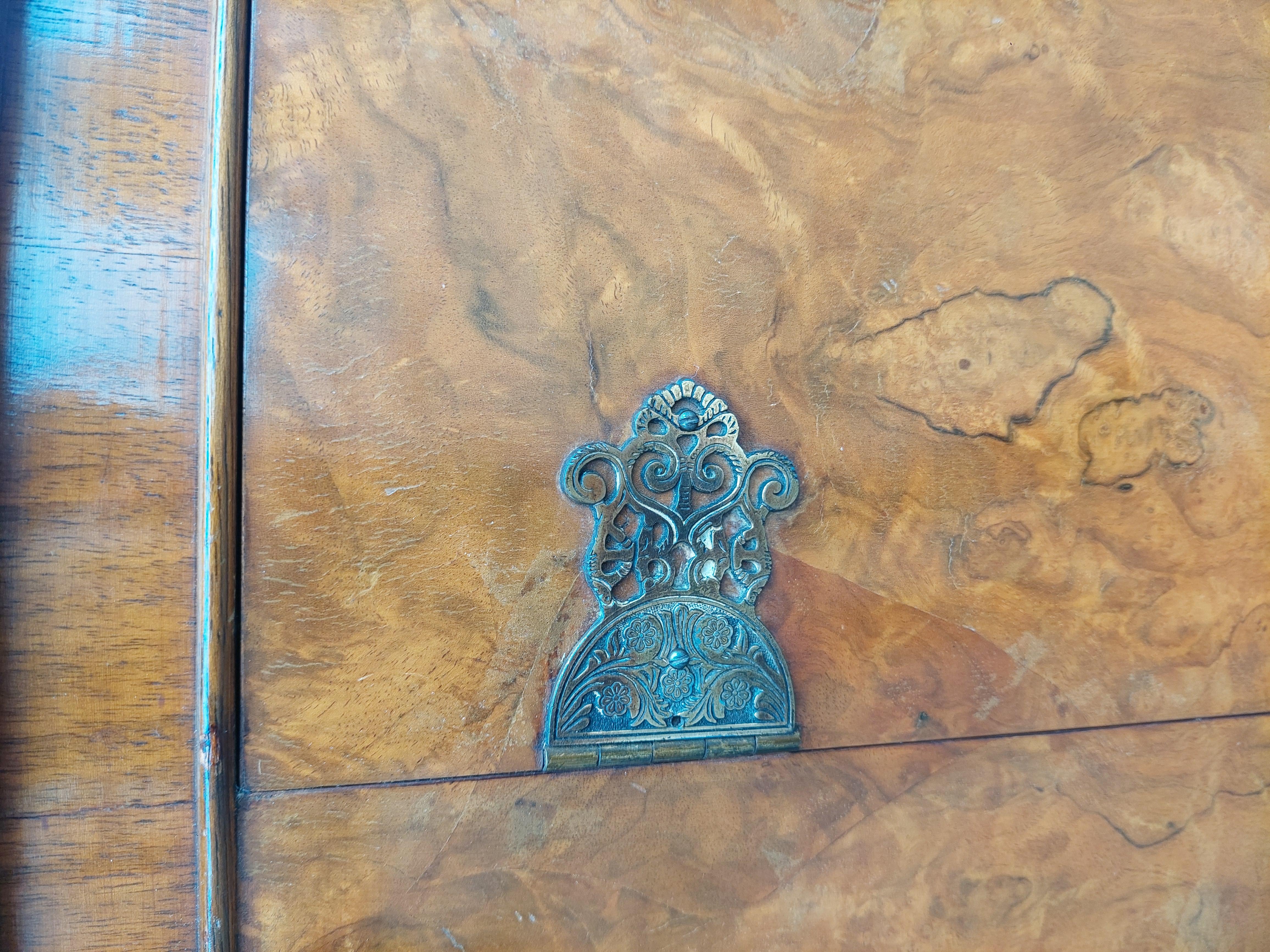 Early 20thC Burr Walnut Demi-Lune Drinks Cabinet For Sale 5