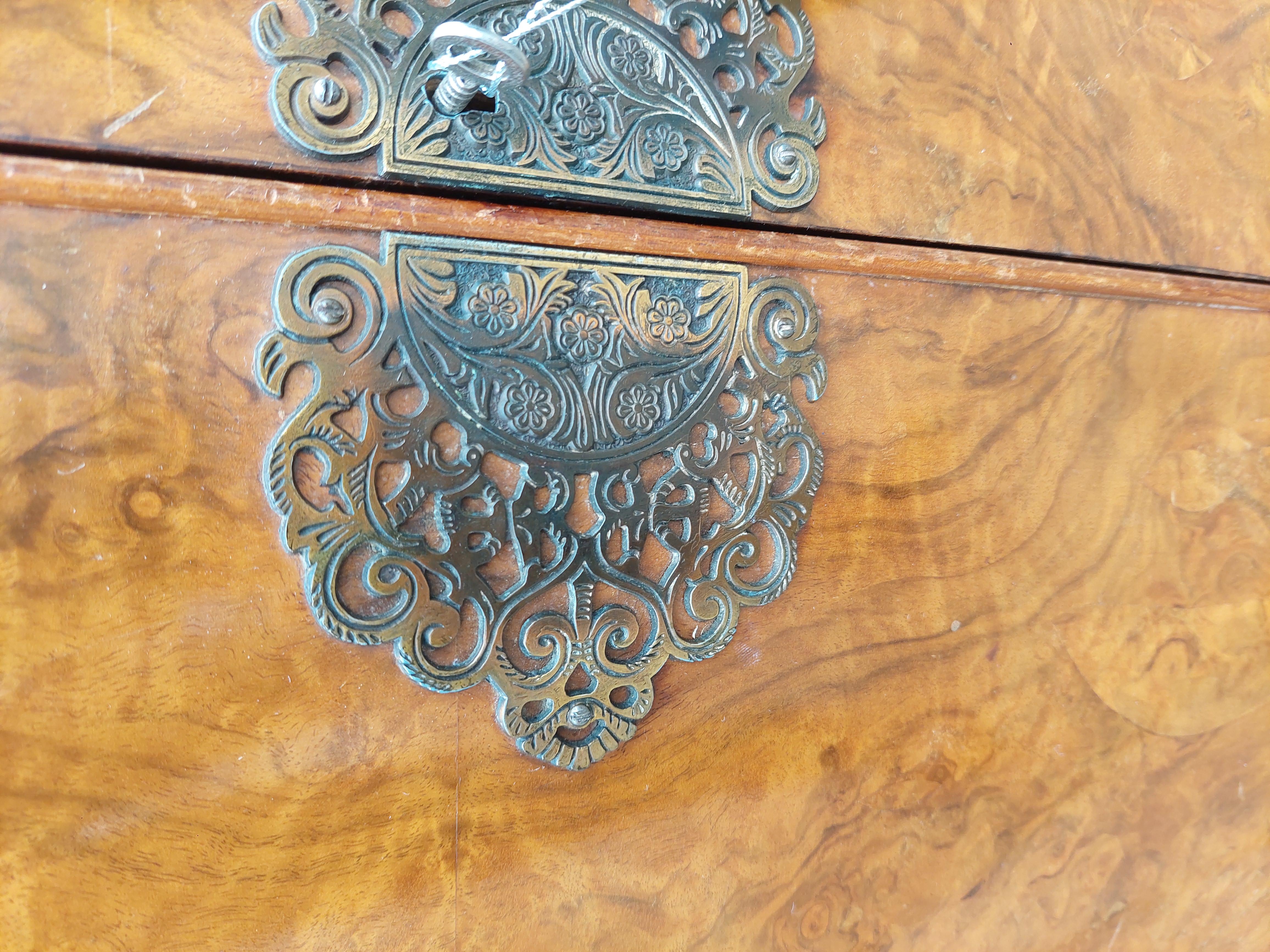 Early 20thC Burr Walnut Demi-Lune Drinks Cabinet For Sale 4
