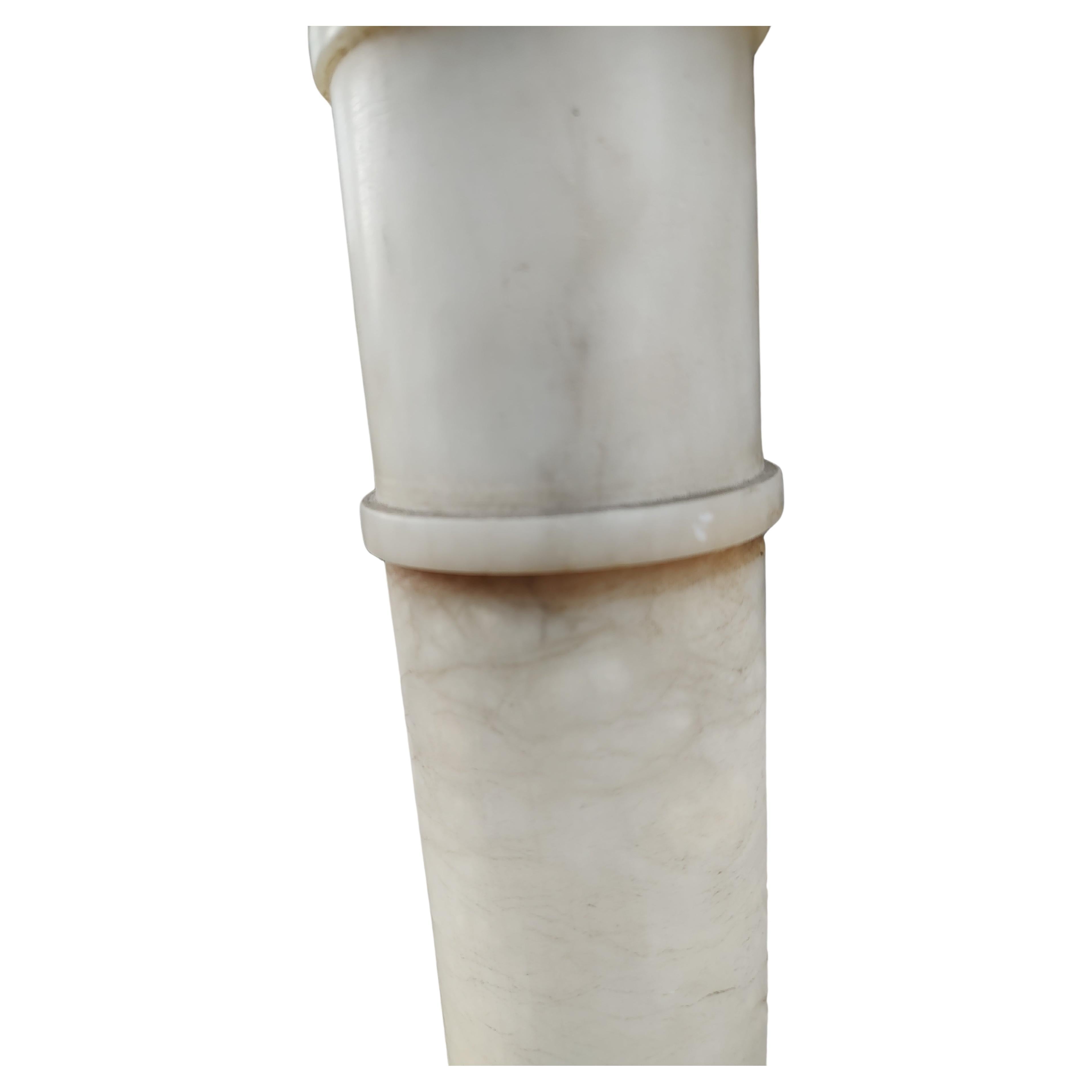 Pedestal de mármol de Carrara de principios del siglo XX Italia Renacimiento neoclásico en venta