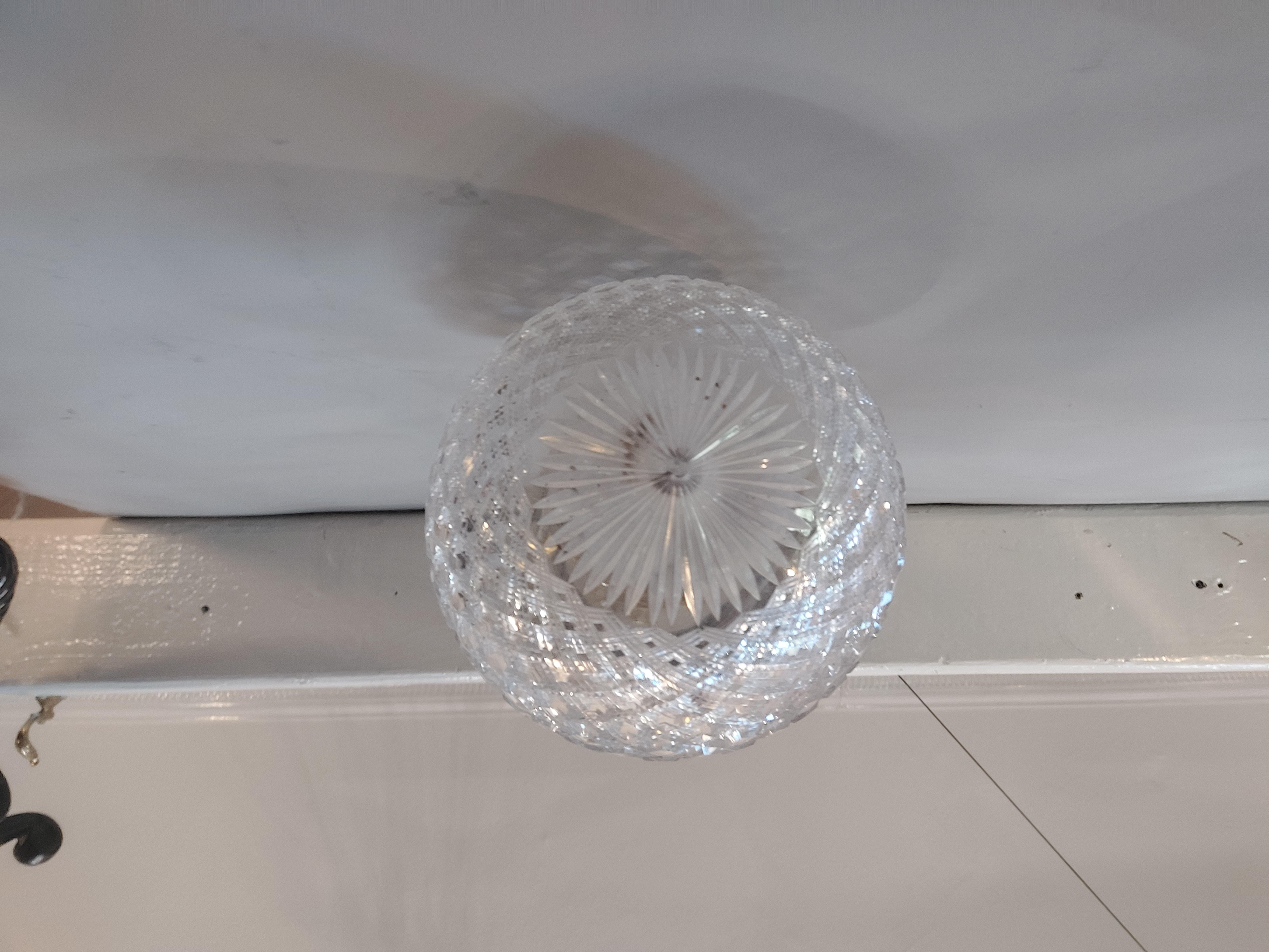 Lámpara de techo de latón y cristal tallado de principios del siglo XX en venta 5