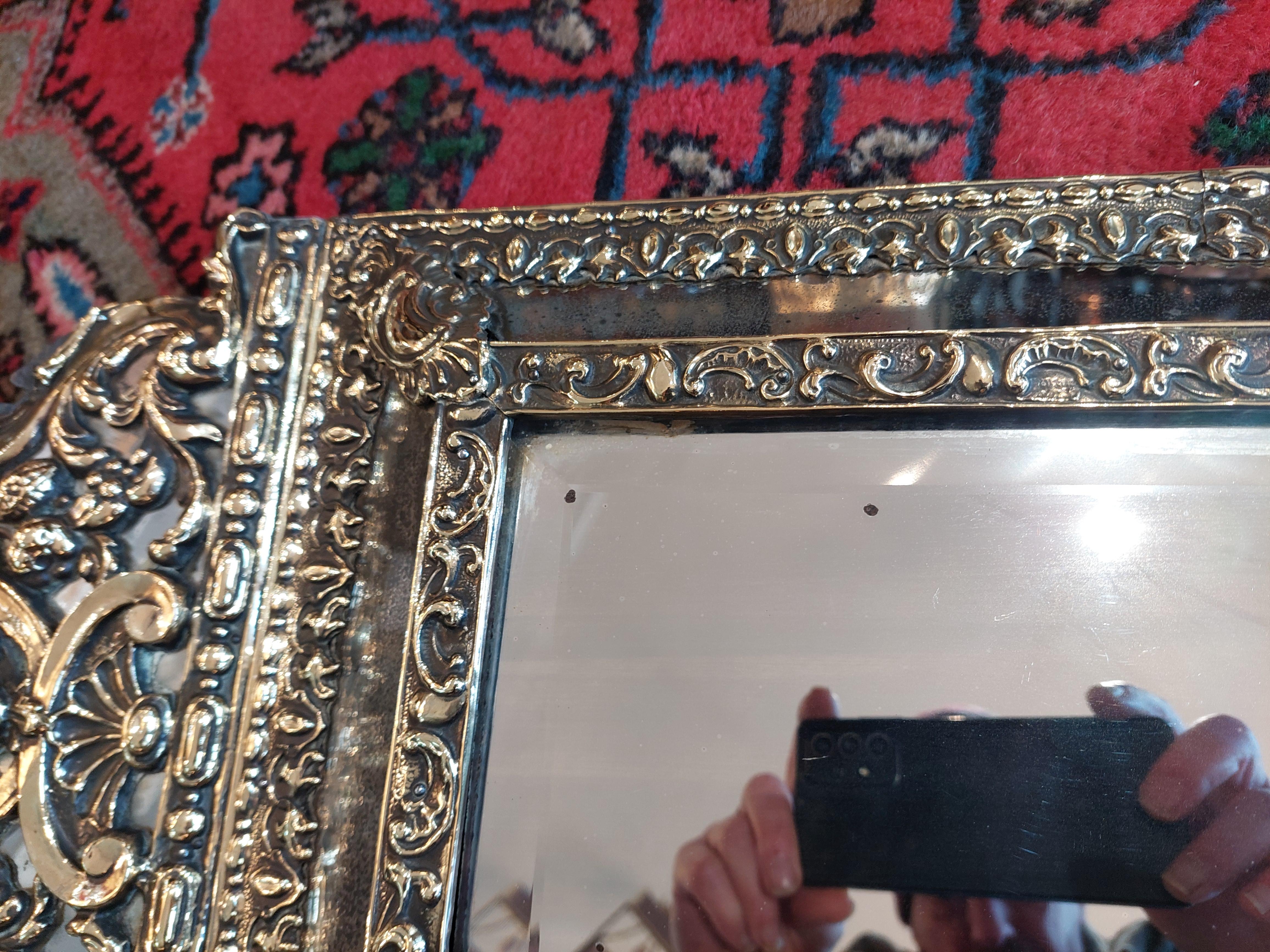 Laiton Miroir mural de style hollandais du début du 20e siècle en vente