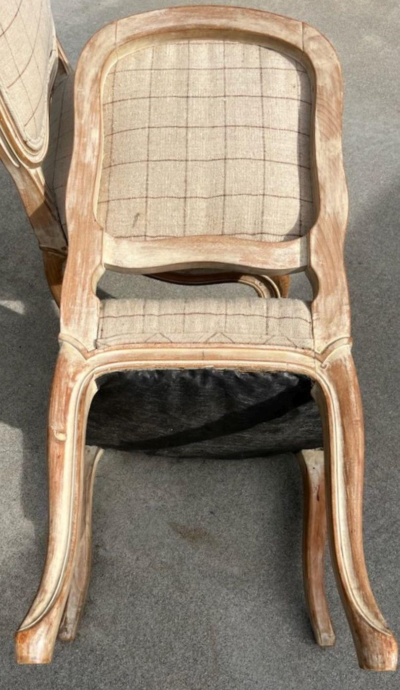 Petites chaises françaises du début du 20ème siècle en lin Bon état - En vente à Los Angeles, CA
