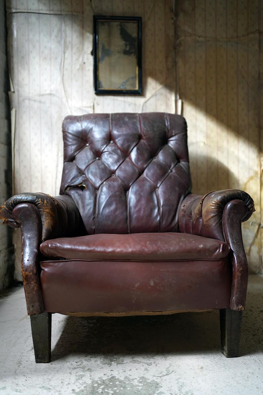 Early 20thC Leather Button-Back Club Armchair c.1915, Kentwell Hall For Sale 4