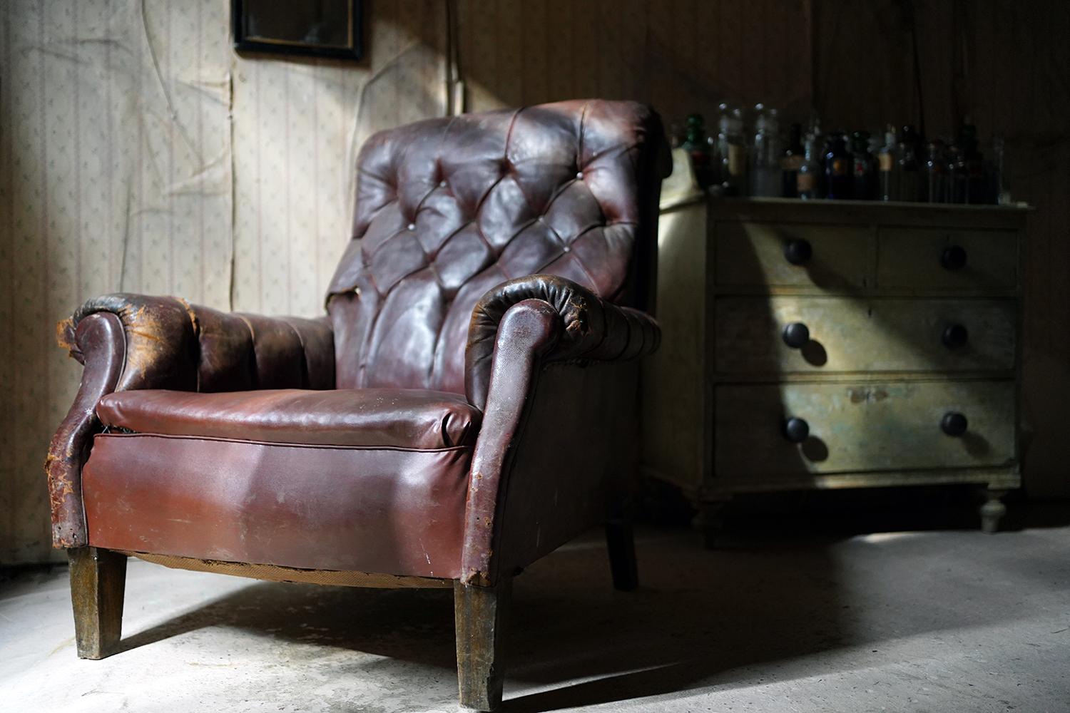 Early 20thC Leather Button-Back Club Armchair c.1915, Kentwell Hall For Sale 9