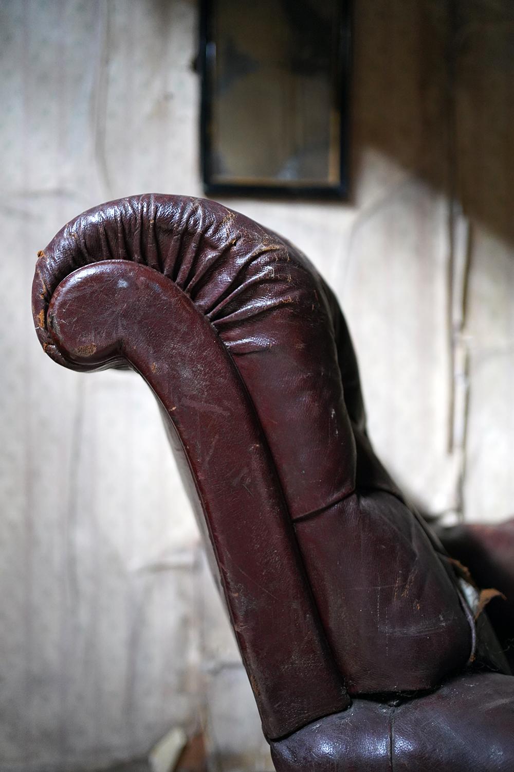 Early 20th Century Early 20thC Leather Button-Back Club Armchair c.1915, Kentwell Hall For Sale