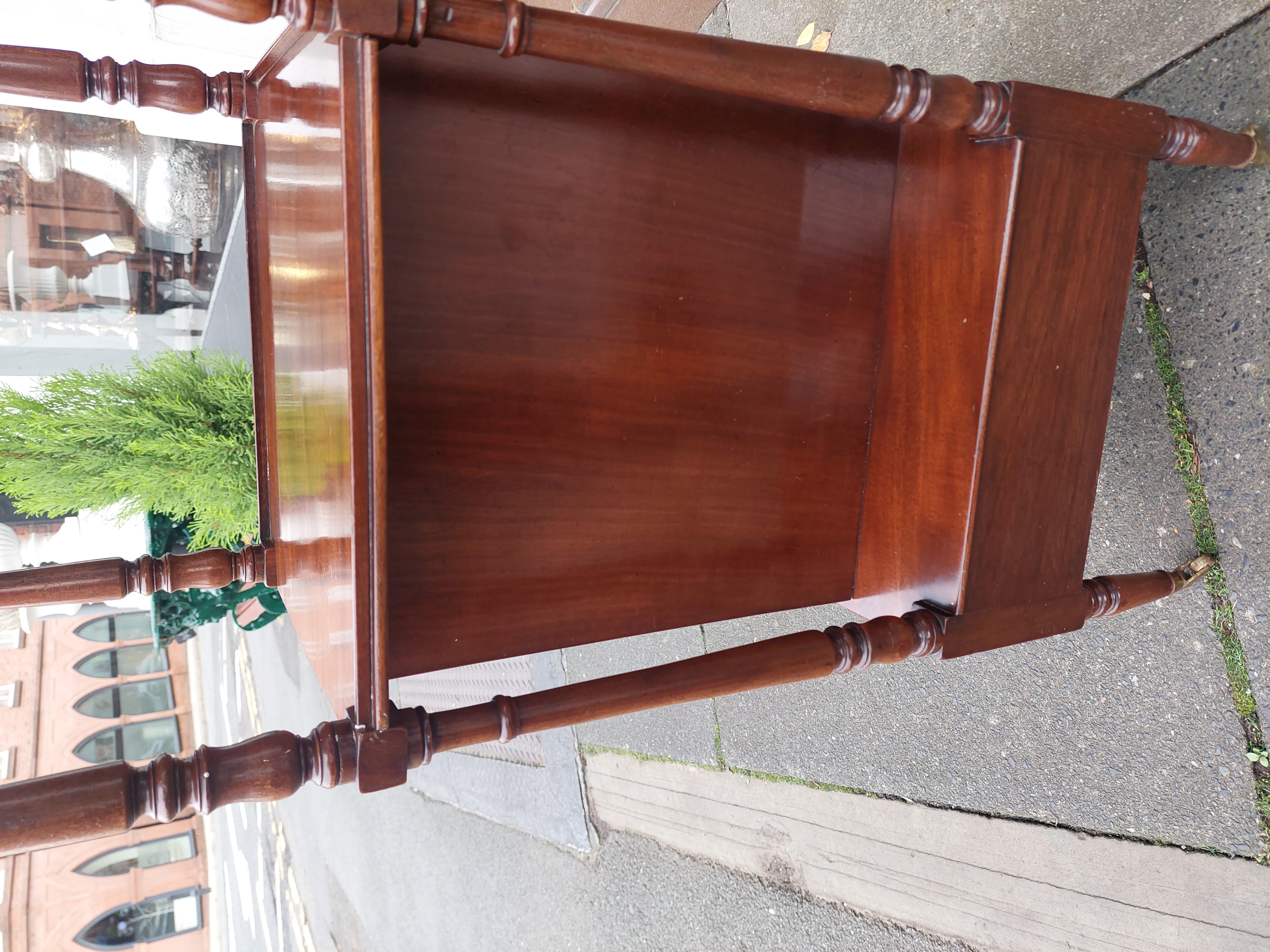 Early 20thC Mahogany Three Tier Whatnot Stand In Good Condition For Sale In Altrincham, GB