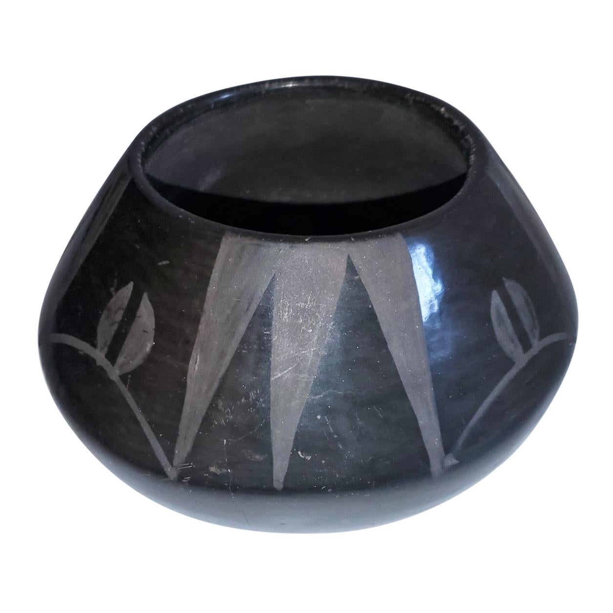 Early 20th Century Native American Black Pottery Bowl For Sale