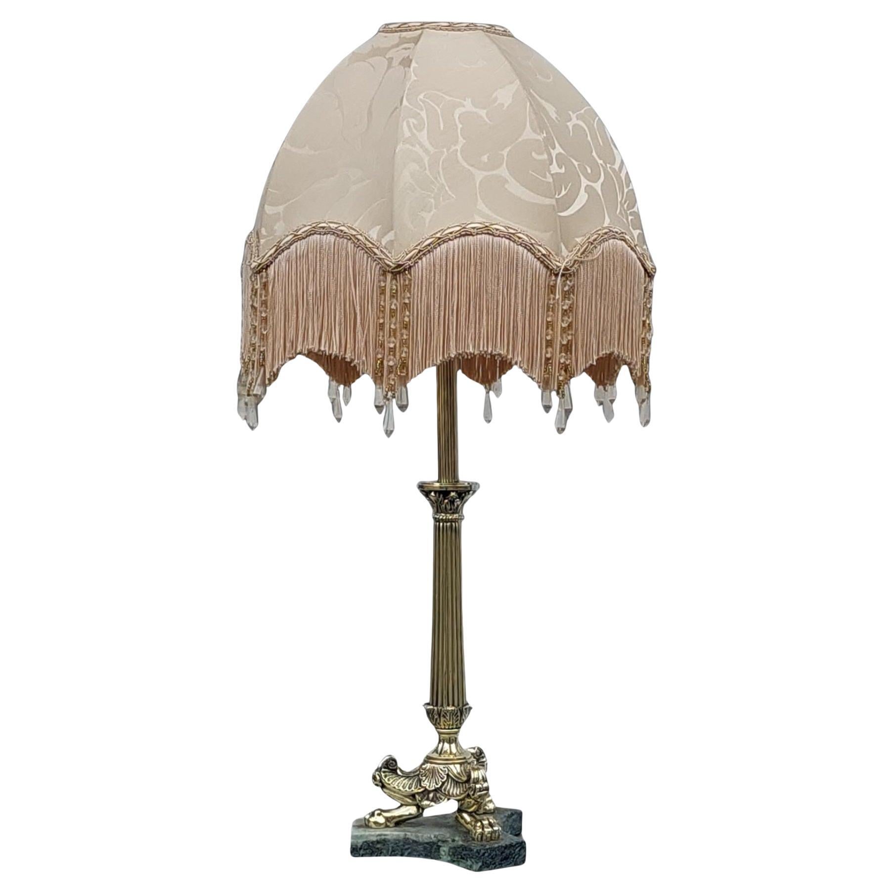 Lámpara de mesa neoclásica de latón de principios del siglo XX en venta