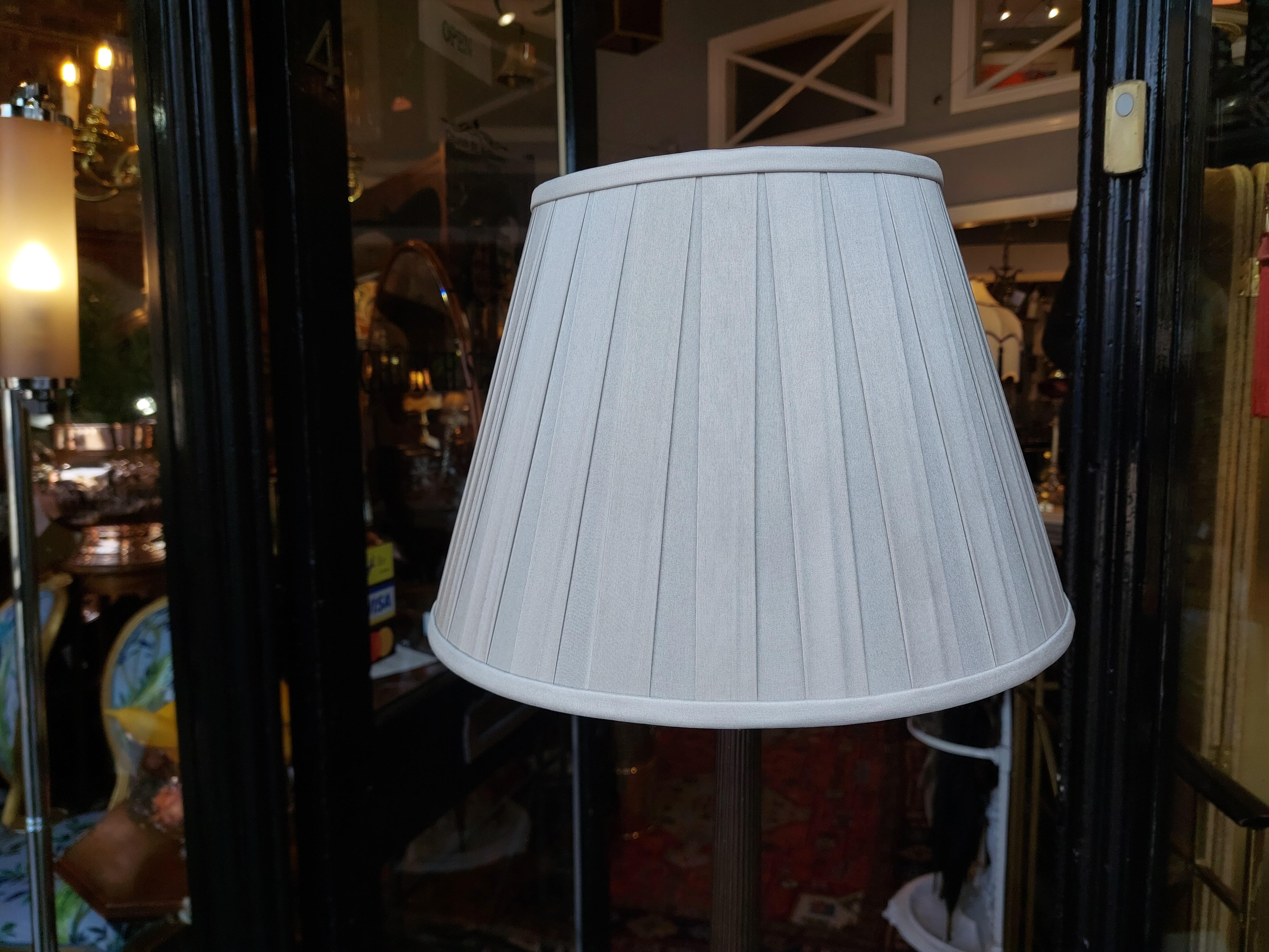 Early 20thC Neoclassical Bronze Lamp For Sale 1
