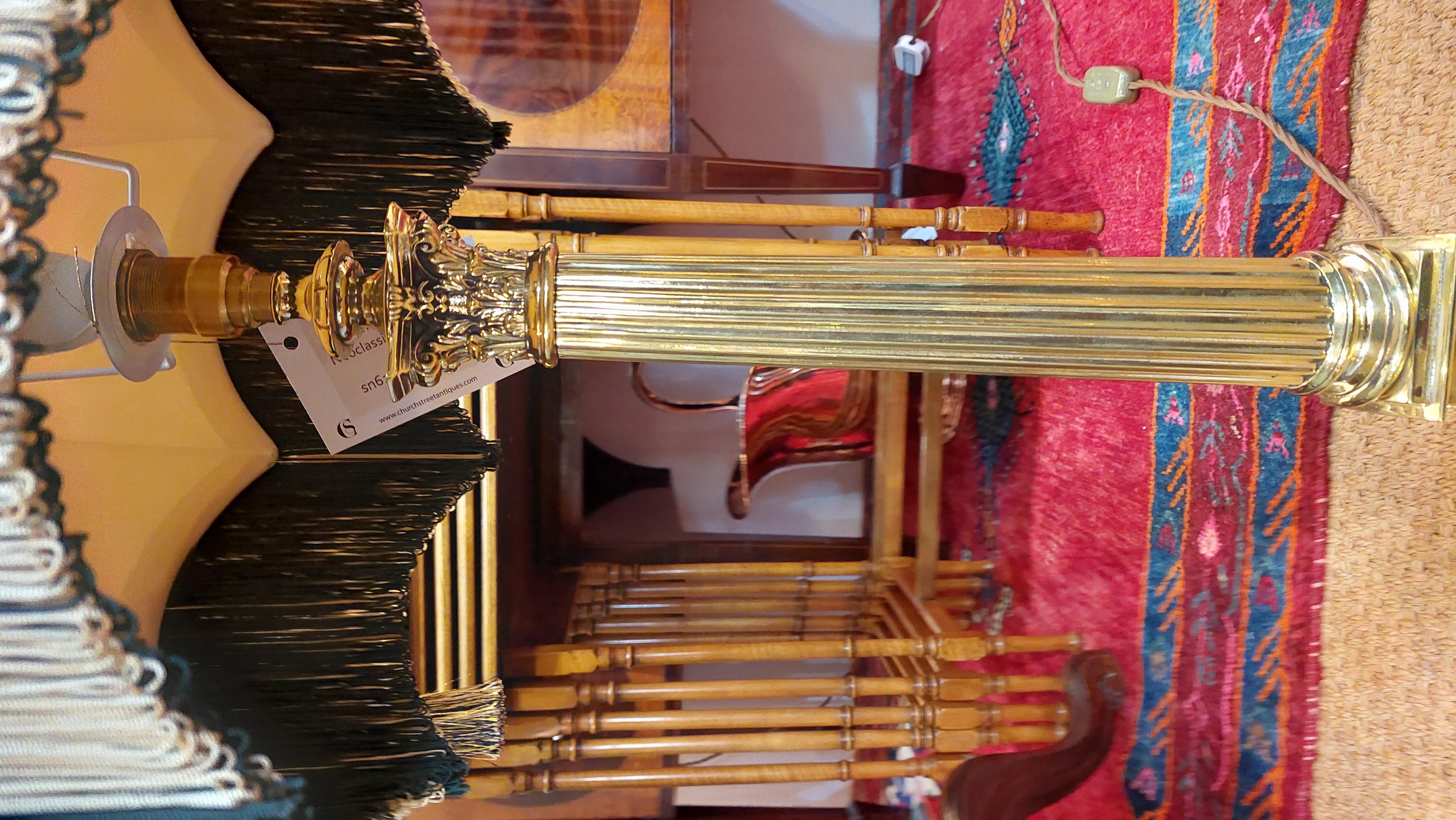 Frühes 20. Jahrhundert Neoklassisches Design/One Tischlampe aus Messing im Zustand „Gut“ im Angebot in Altrincham, GB