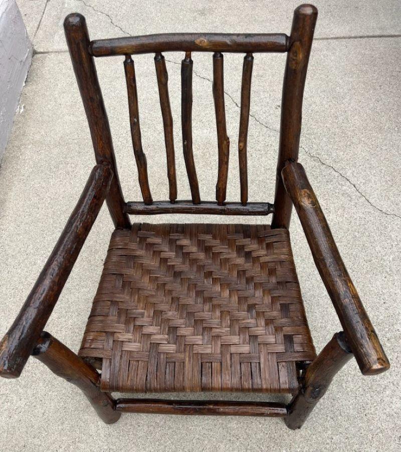 Stile Adirondack Sedia per bambini in legno vecchio di Hickory dei primi anni '20 in vendita