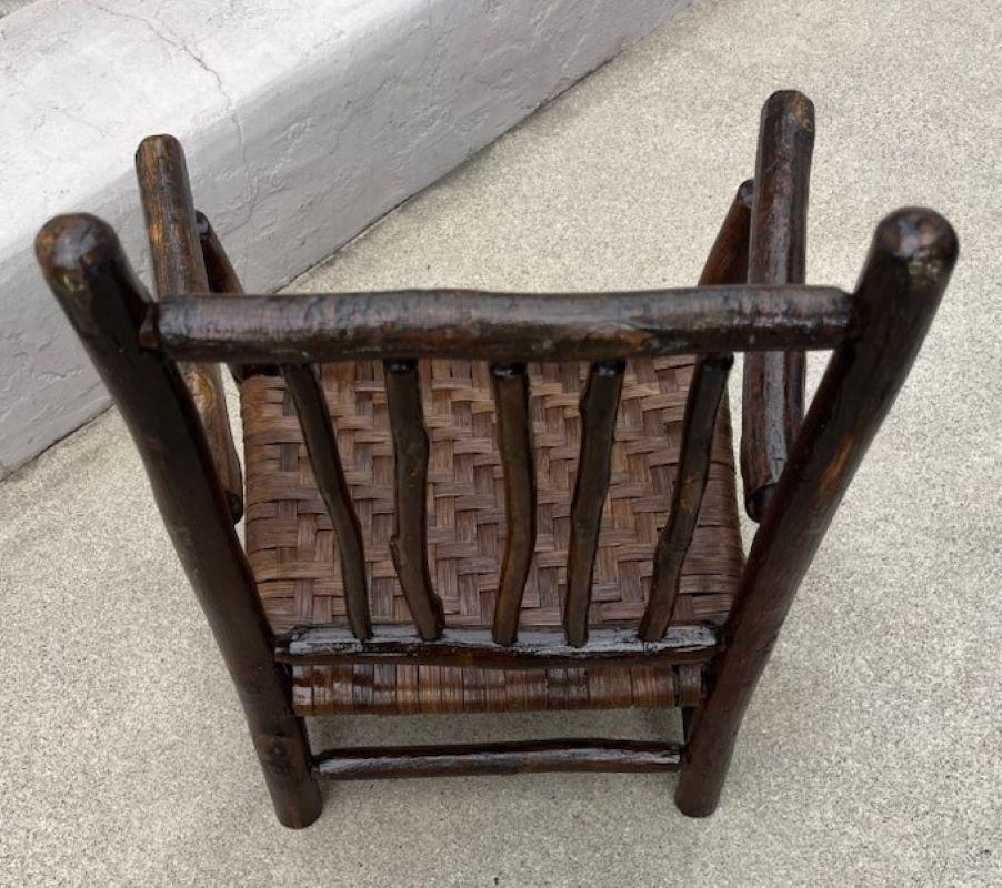 Americano Sedia per bambini in legno vecchio di Hickory dei primi anni '20 in vendita