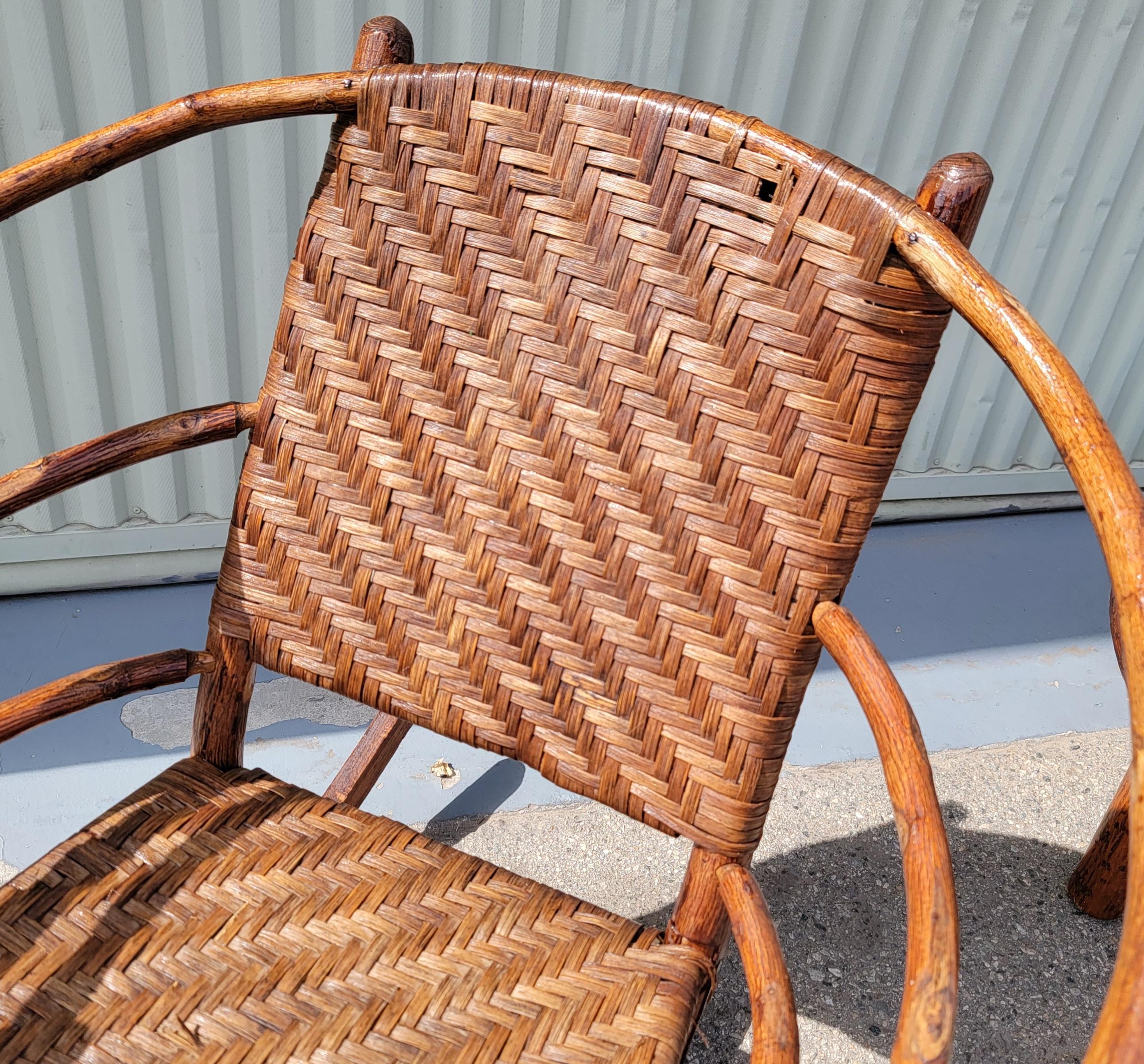 Silla mecedora de nogal americano de principios del siglo XX en Bueno estado para la venta en Los Angeles, CA