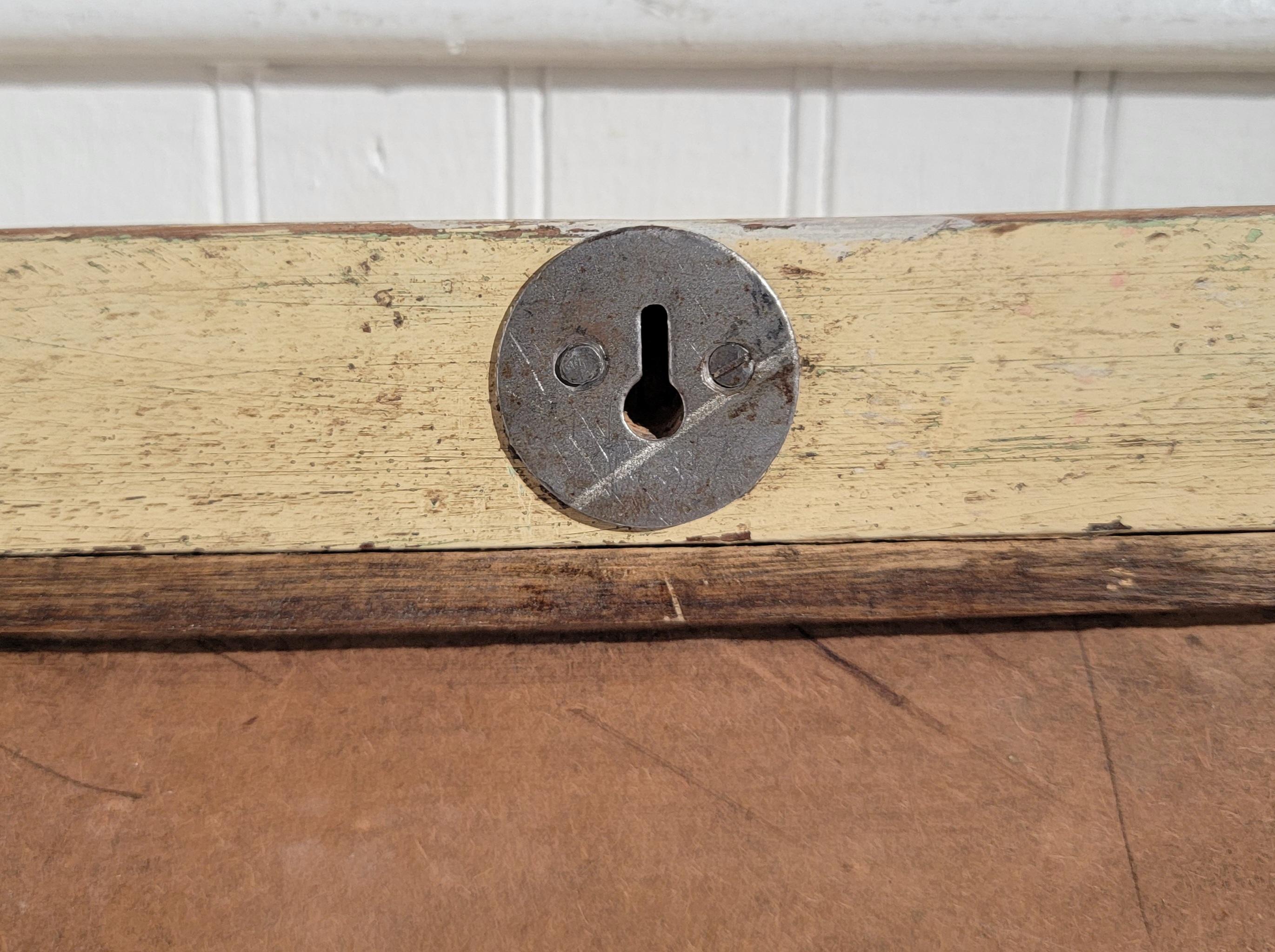 Frühe 20Thc Original weiß lackiert Frame  Wand-Spiegel (Land) im Angebot