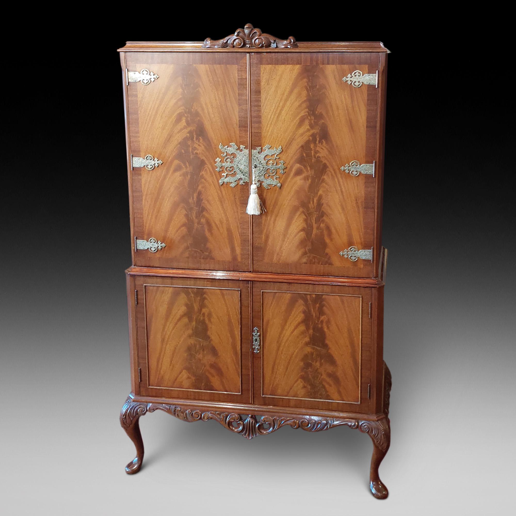 Early 20thC Queen Anne Style Mahogany Cocktail Cabinet the carved crest above a pair of flame mahogany cabinet doors, applied with gilt metal hinges and lock plate on cabriole legs - 37