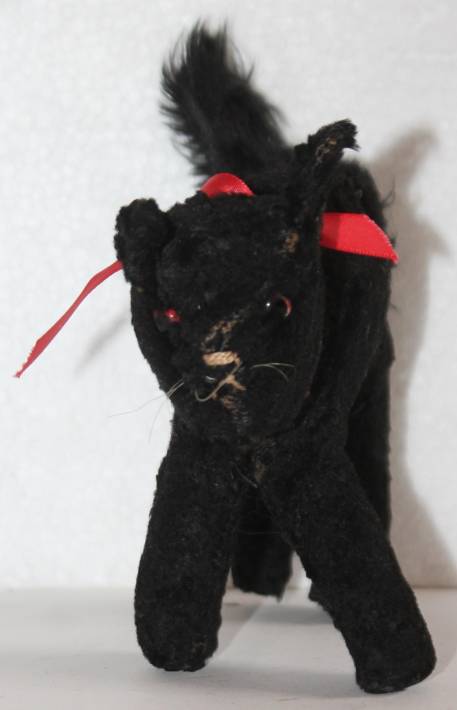 Early 20th Century Straw Stuffed Black Cats 3