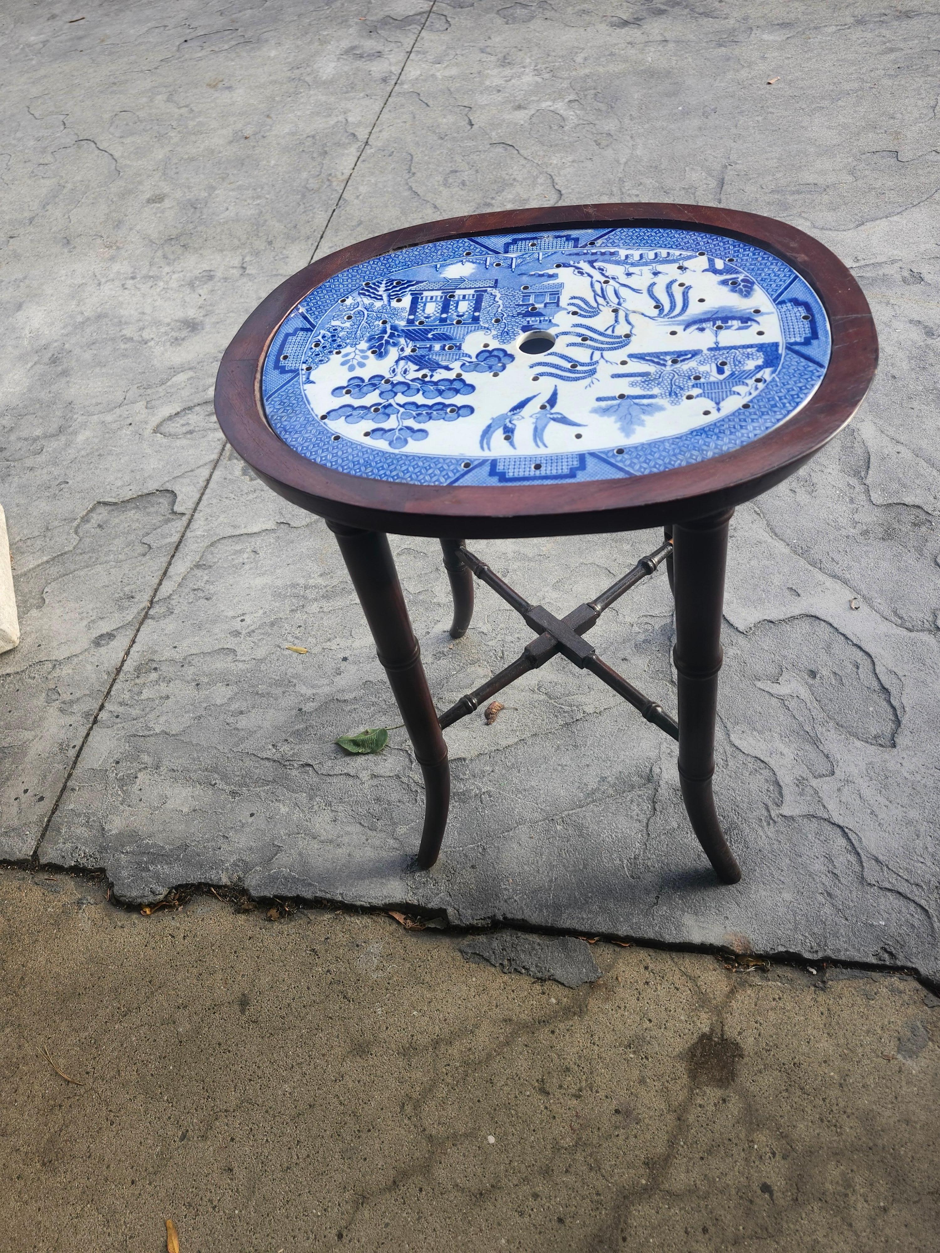 Juego de platos de nogal y piedra de hierro sauce azul de principios del siglo XX en mesa de calentamiento Raro Inglés en venta
