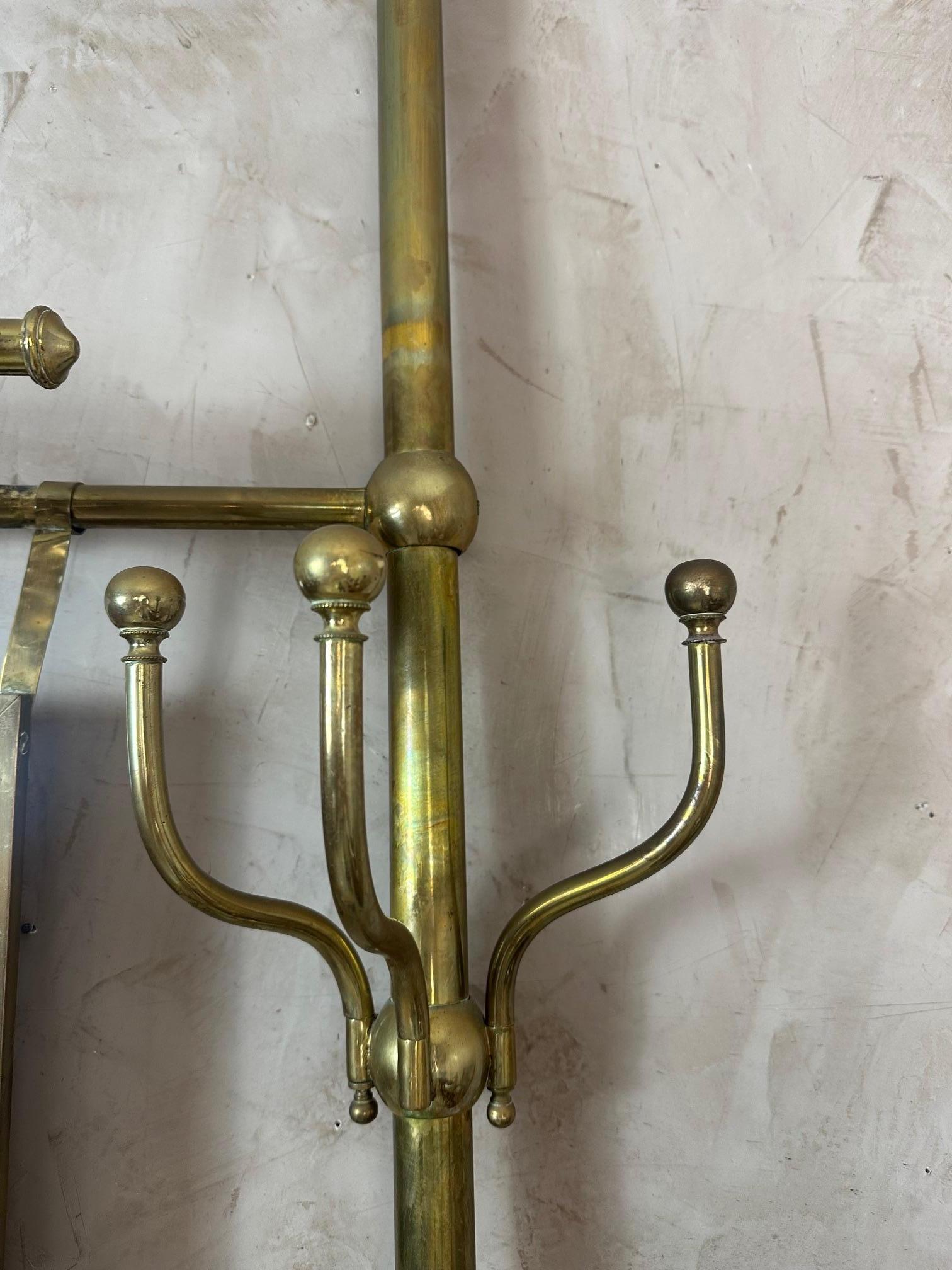 Appendiabiti francese in ottone e specchio dei primi anni '20, 1900 in vendita 4