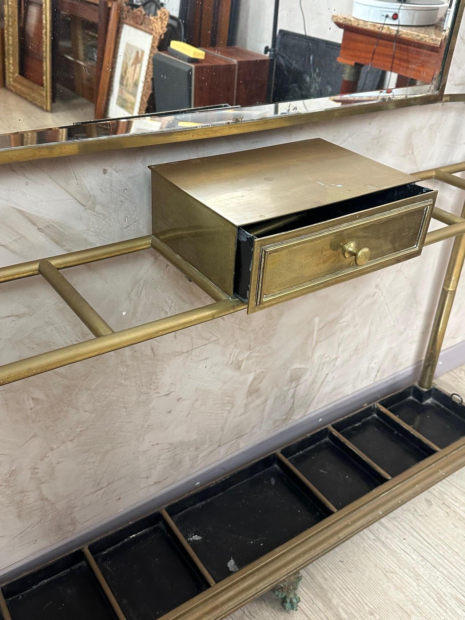 Appendiabiti francese in ottone e specchio dei primi anni '20, 1900 in vendita 6