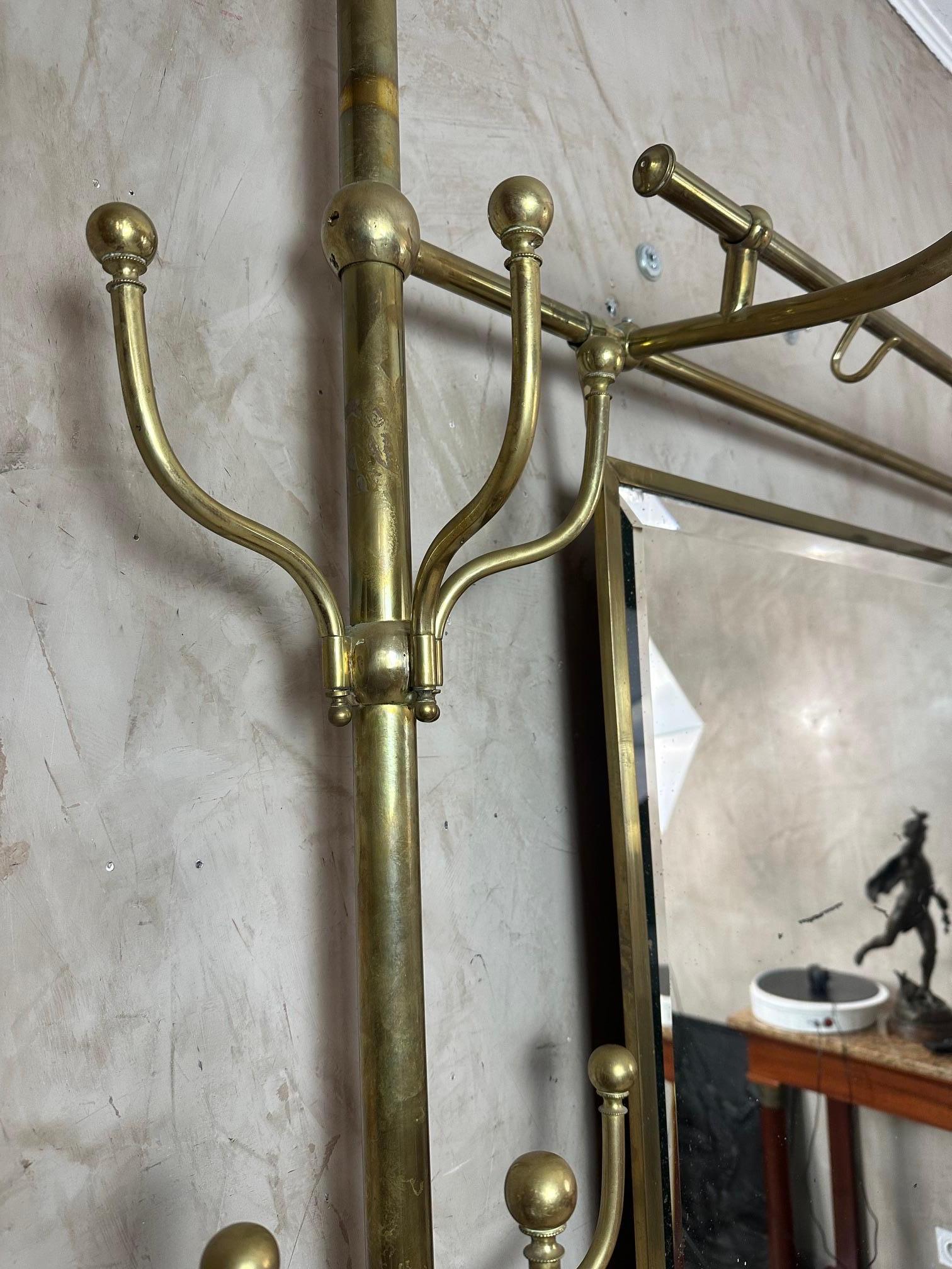 Appendiabiti francese in ottone e specchio dei primi anni '20, 1900 in vendita 8