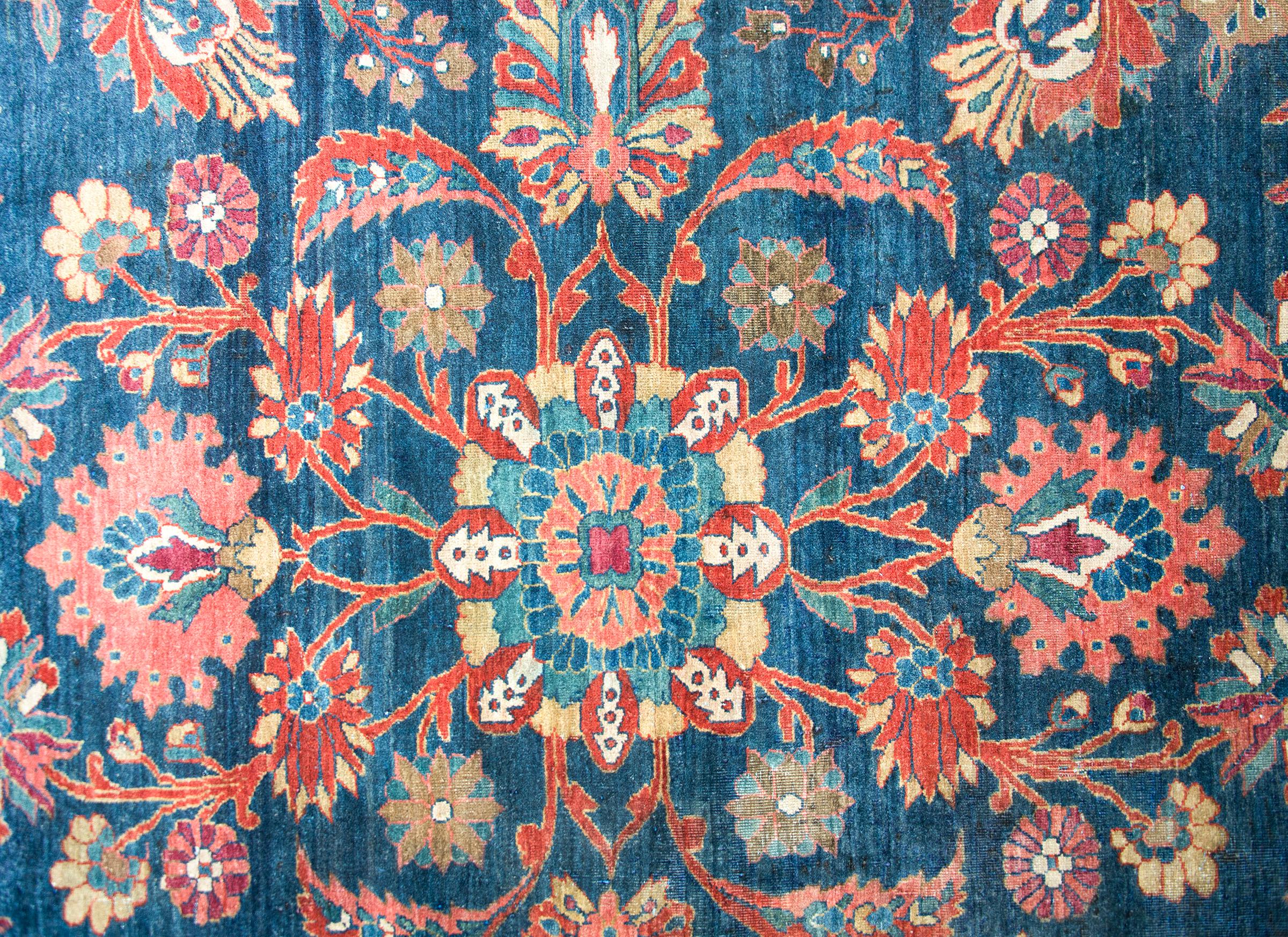 Early 20ty Century Persian Mohajeran Rug For Sale 3