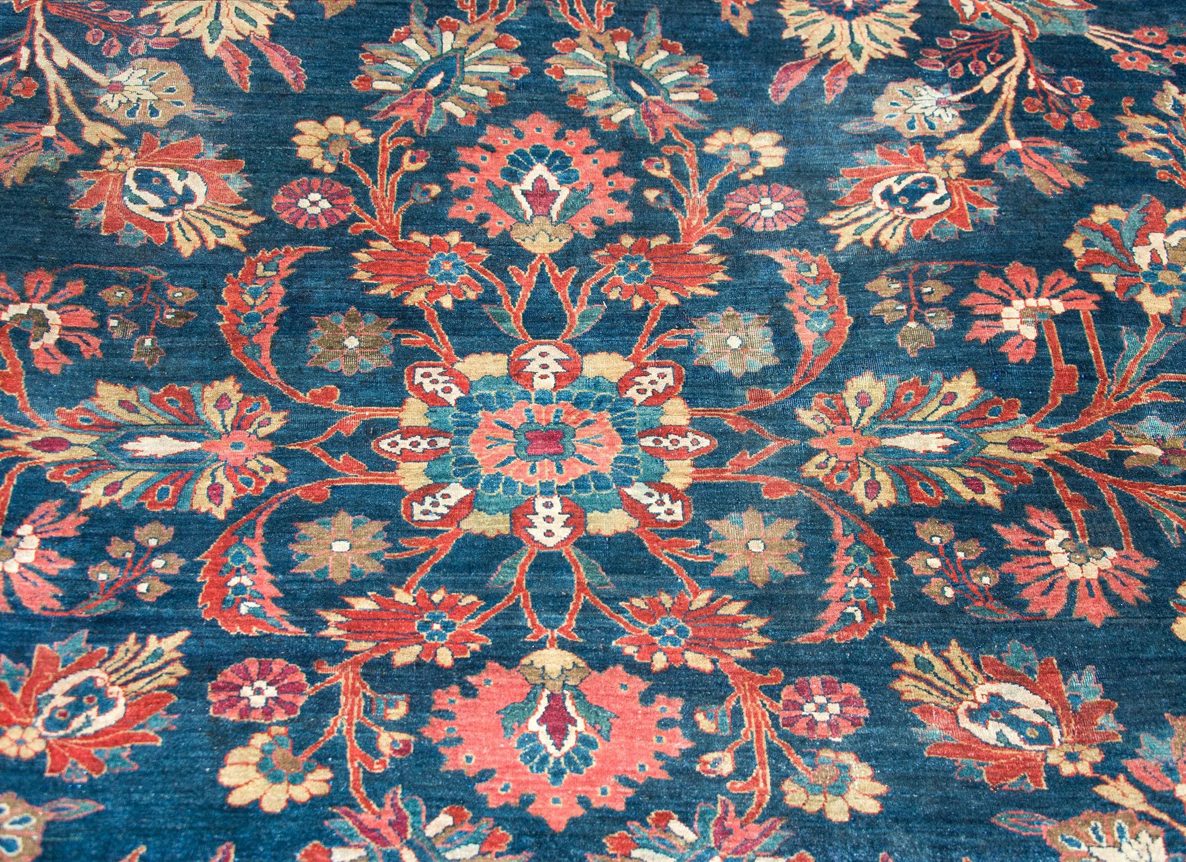 Early 20ty Century Persian Mohajeran Rug For Sale 5
