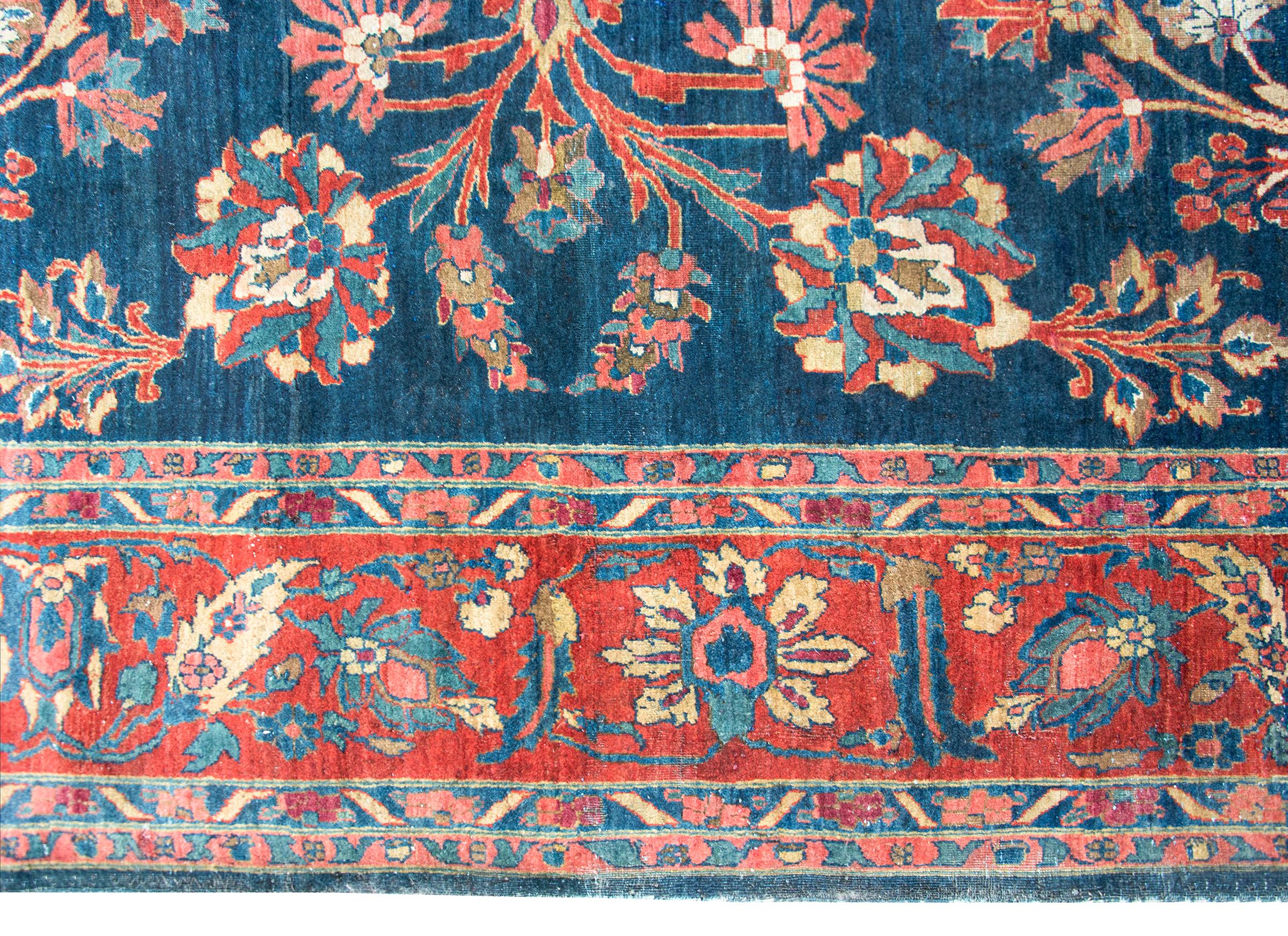 Early 20ty Century Persian Mohajeran Rug In Good Condition For Sale In Chicago, IL