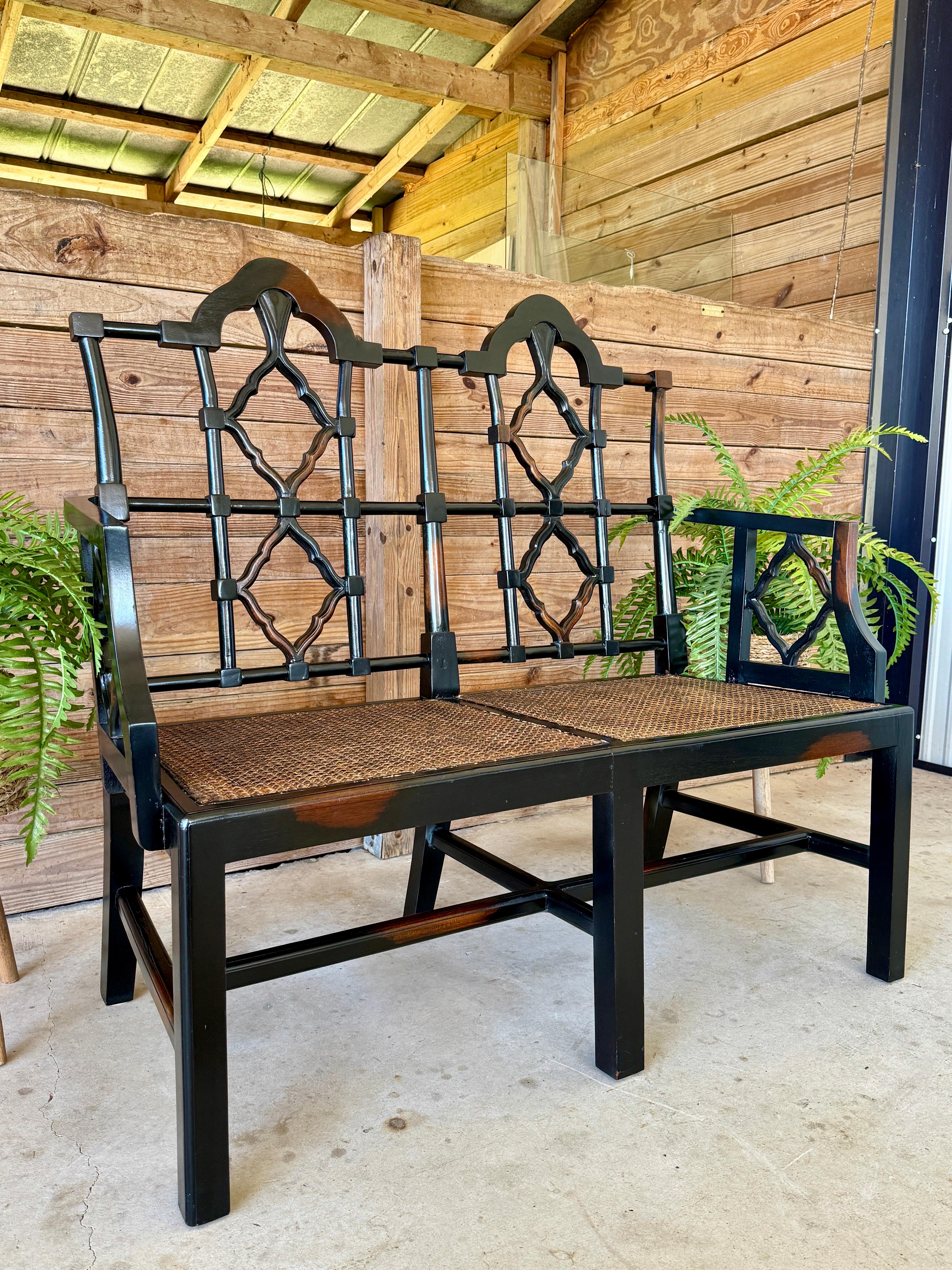 Début du 21ème siècle, banc à cannes de style Chippendale laqué noir en vente 5