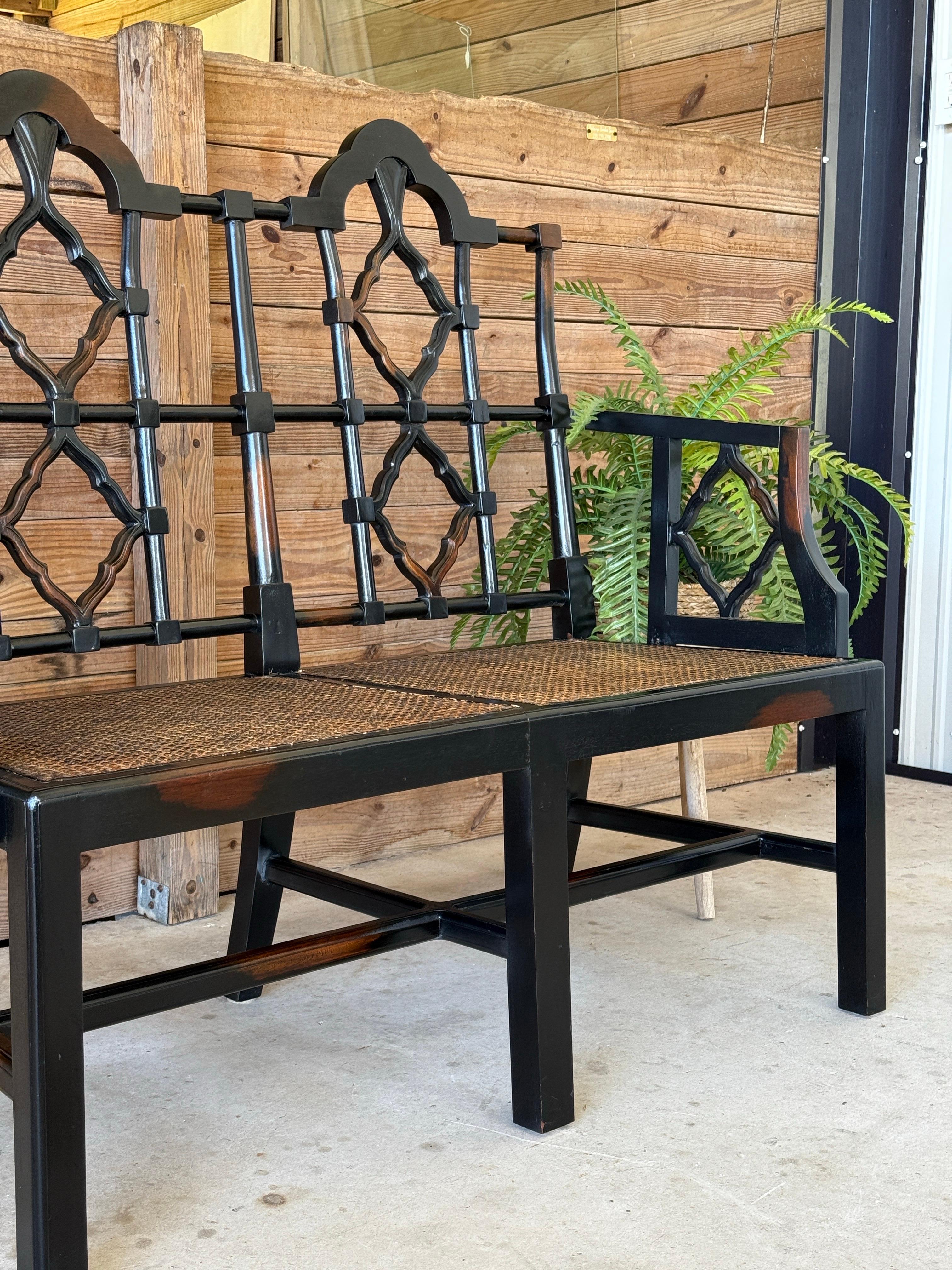 Début du 21ème siècle, banc à cannes de style Chippendale laqué noir en vente 7