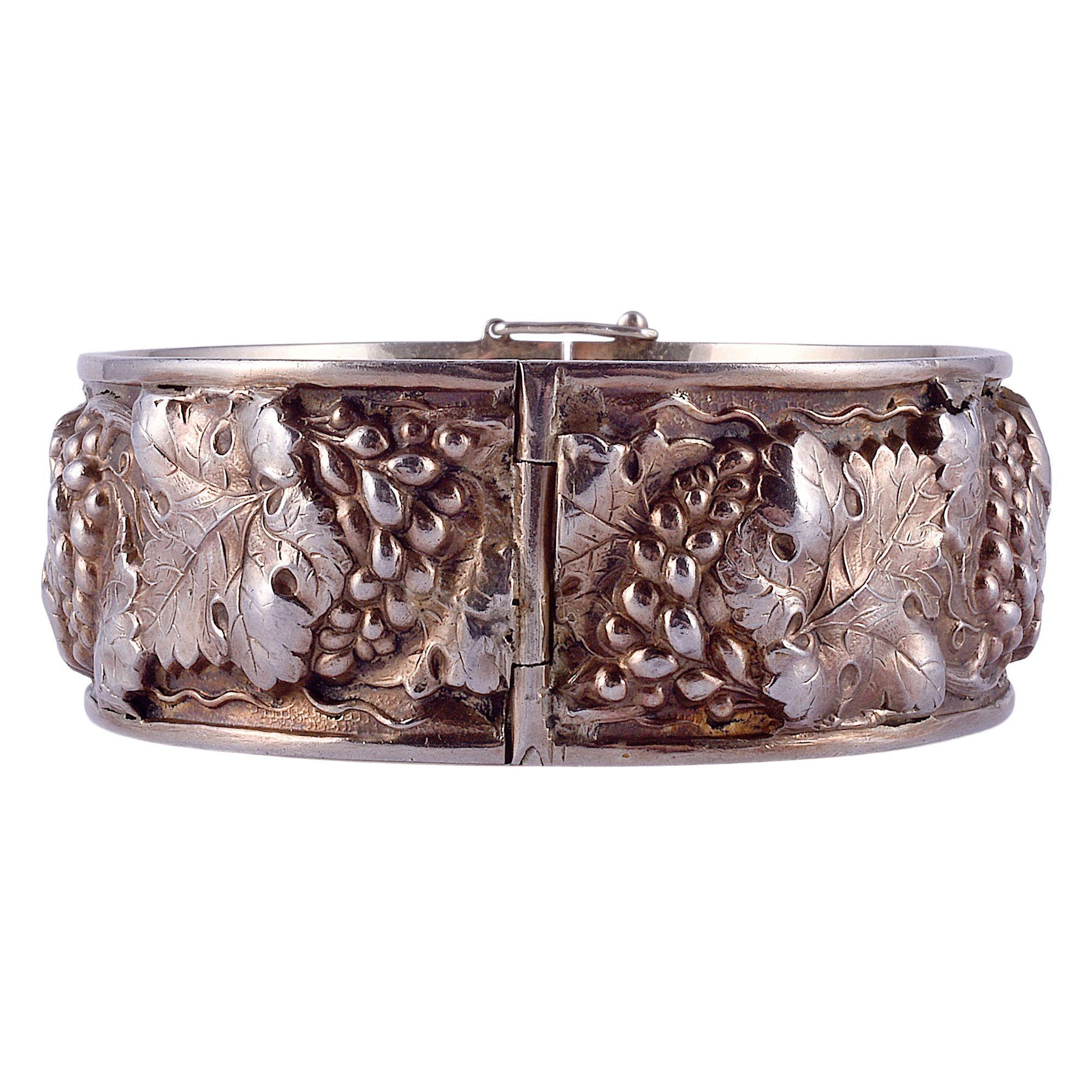 Early 21st Century Grape Vine Motif Sterling Silver Hinged Bangle Bracelet In Good Condition For Sale In Solvang, CA