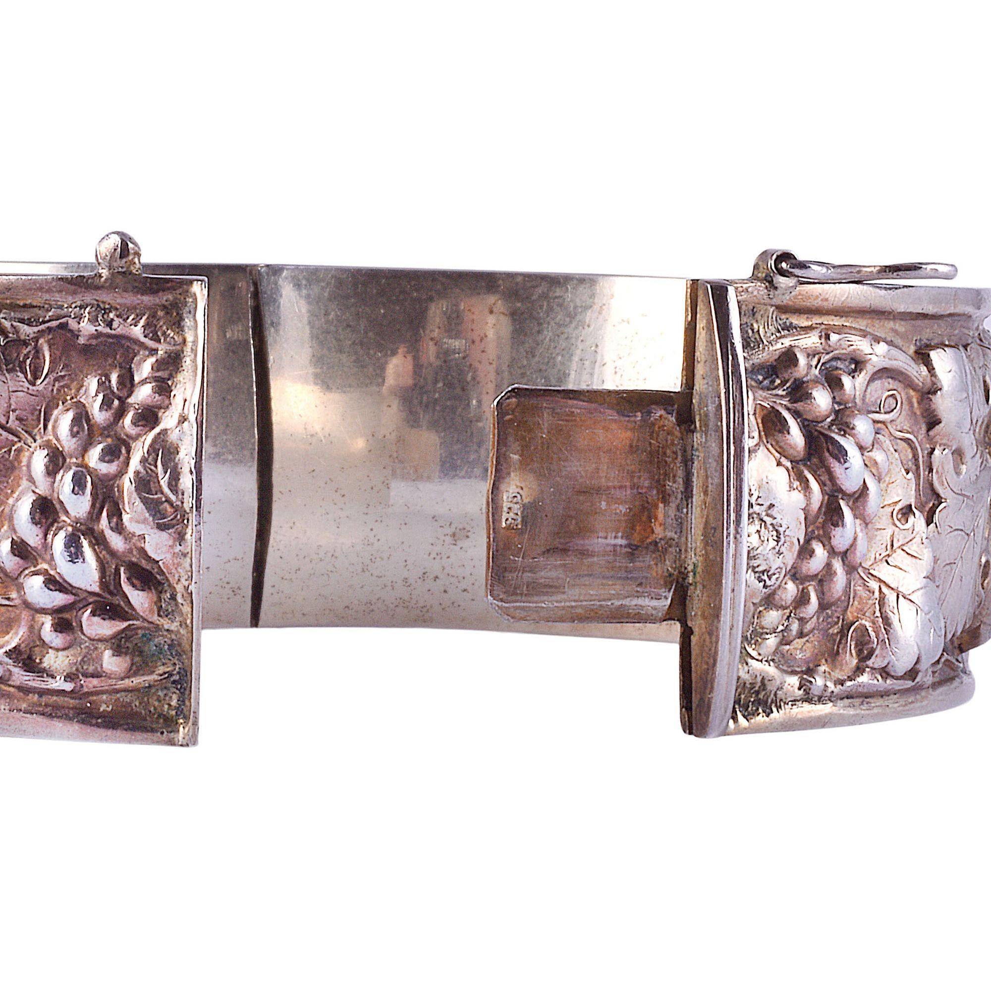 Early 21st Century Grape Vine Motif Sterling Silver Hinged Bangle Bracelet For Sale 3